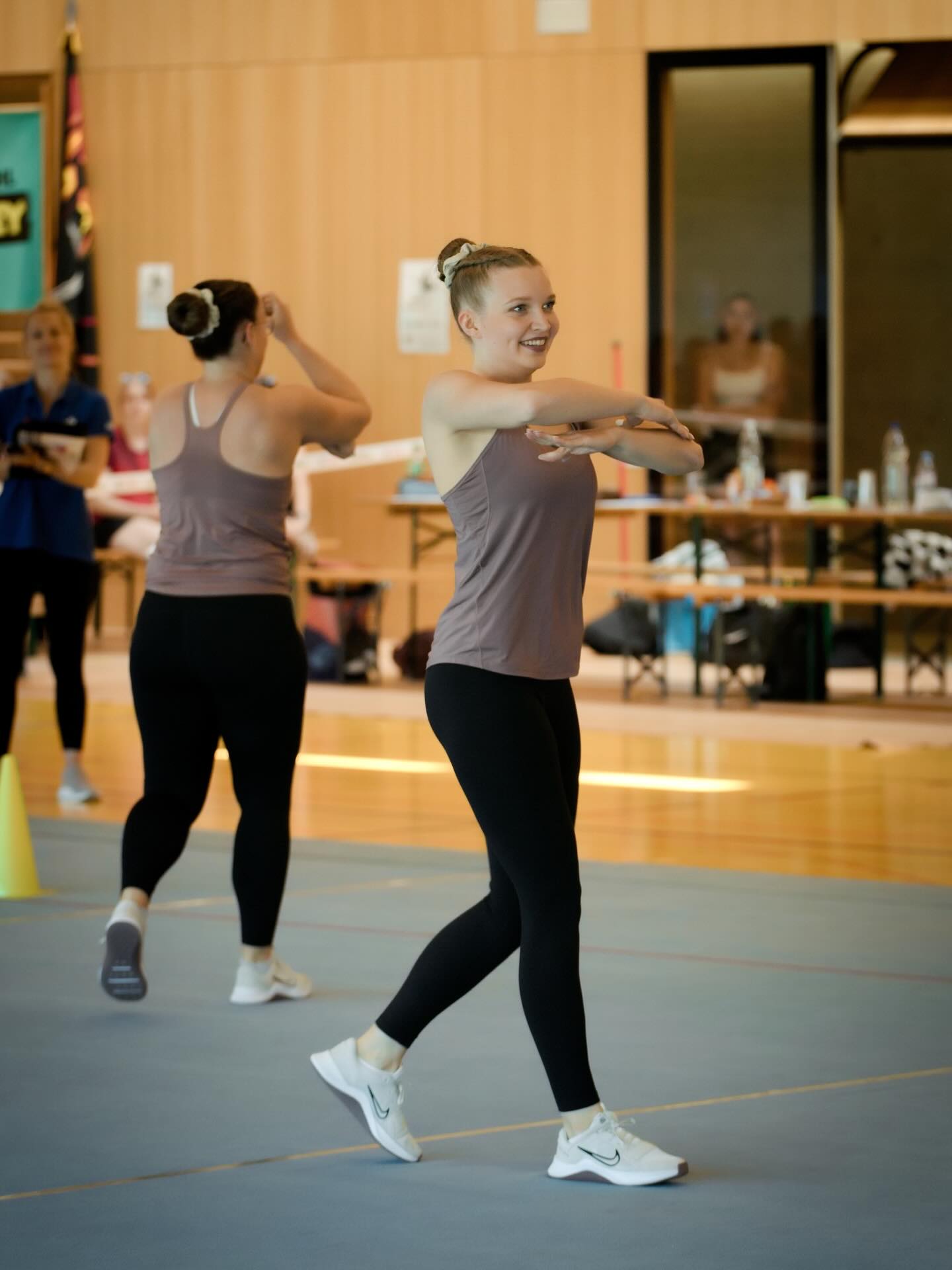 Saisonstart geglückt!🤩👯♀️
Am Rocco-Cup hend mir dörfe id Saison starte! Es isch en glungene Wettkampf mit folgende Resultat gsii:
Gymnastik:
🥇 Paar Celine und Patrizia mit 9.88
🥈 Einzel Patrizia mit 9.83
Aerobic:
🥇 Paar Sina und Patrizia mit 9.71
Mir sind unfassbar stolz und freued üs bereits scho uf dä Leubergcup!🥳
#roccocup#saisonstart#sieg#paar#stvsommeri