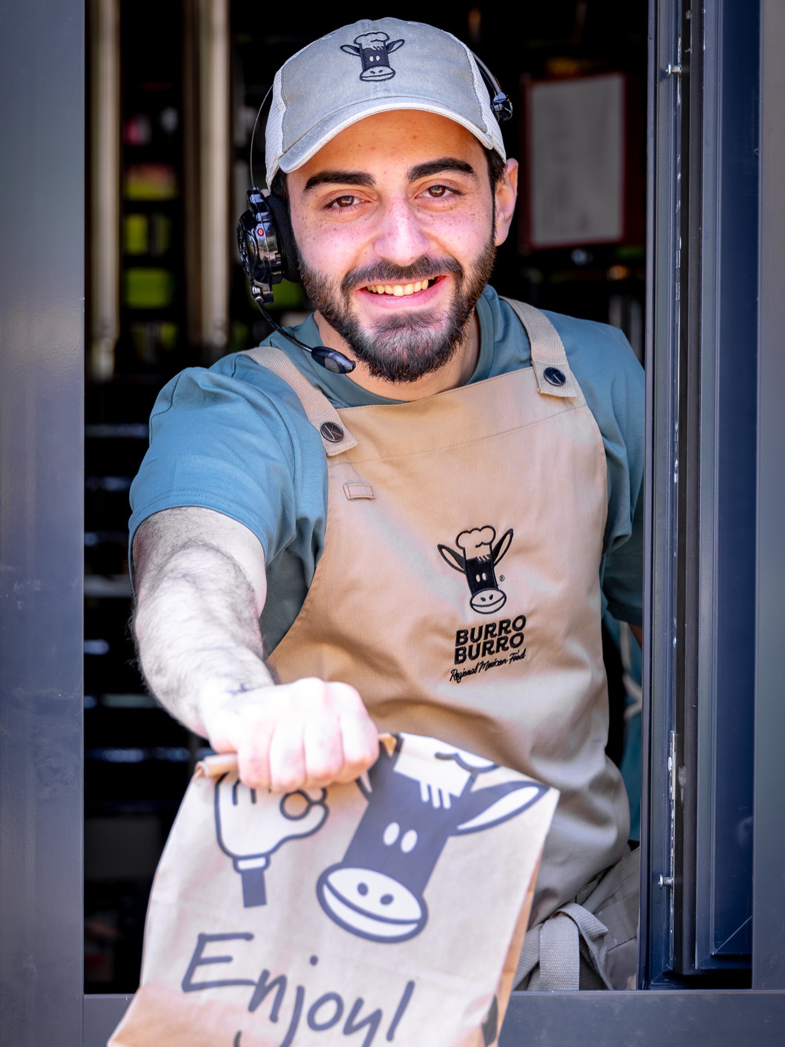 ☀️ Sonniges Wochenende = Zeit für Burro Burro 🌯🚗
Einfach am Drive-In vorbeifahren, Lieblingsburrito holen & genießen. Schnell, frisch & lecker!
#BurroBurro #DriveIn #Wochenende #BurritoLove #FastFreshFood
