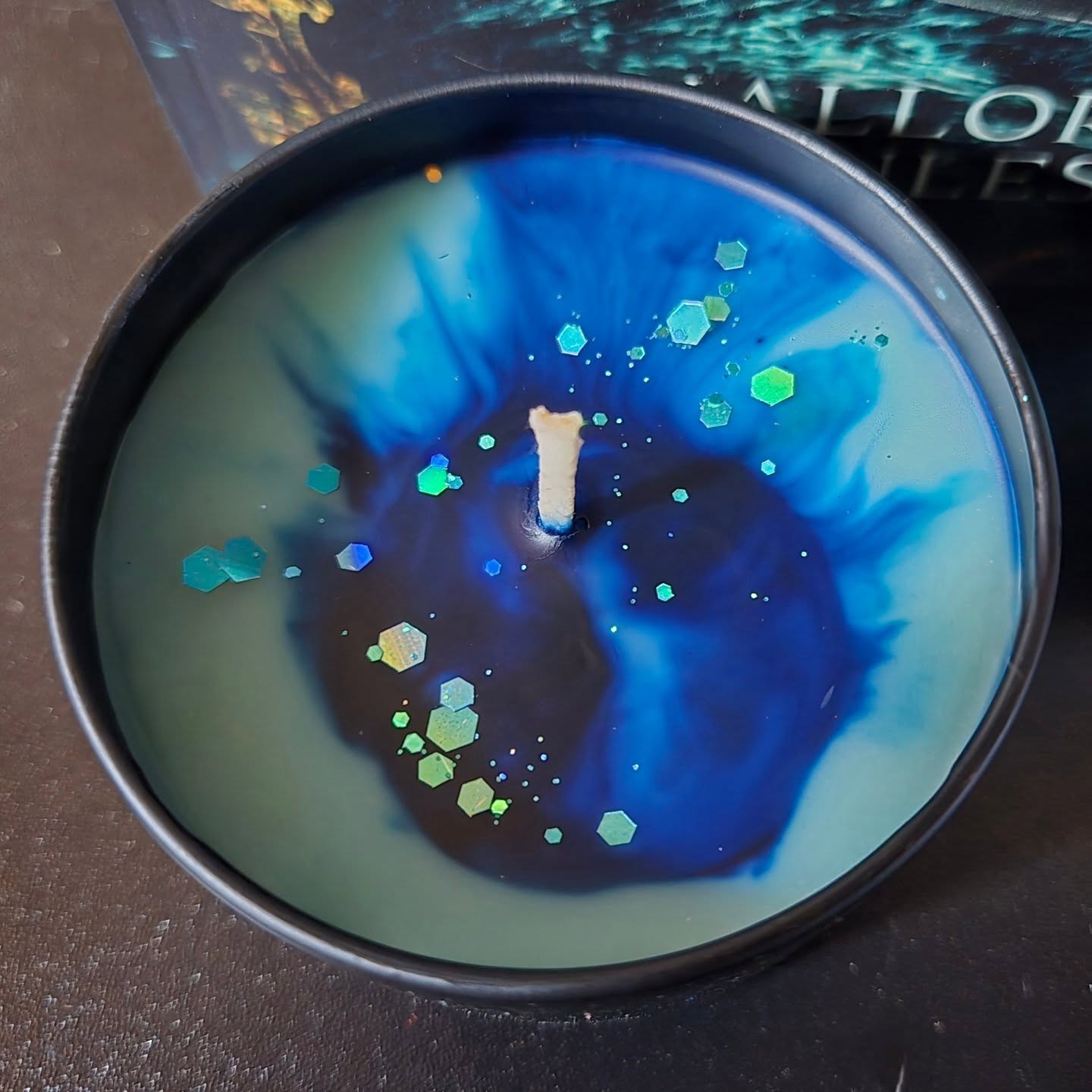 What's that? A stunning custom candle specifically designed to make you feel as though you are walking the cobblestone streets of the pirate safe haven, Caer Seren, with the crew of the Merrow? Soaking in the scents of the exotic finds brought in from all over the world, for trade and sale?
Why, yes. Yes, it is.
And it is available exclusively as a part of the book box for The Merrow's Wrath. The box will be available for preorder soon and will include this stunning, remarkable candle crafted by the incredible @fabledembers. We have a limited supply at the moment, so make sure you're keeping an eye out! You don't want to miss out on the next box exclusive reveal ๐๐๐
#bookishbox #bookbox #bookcandle #booksta #romantasy
