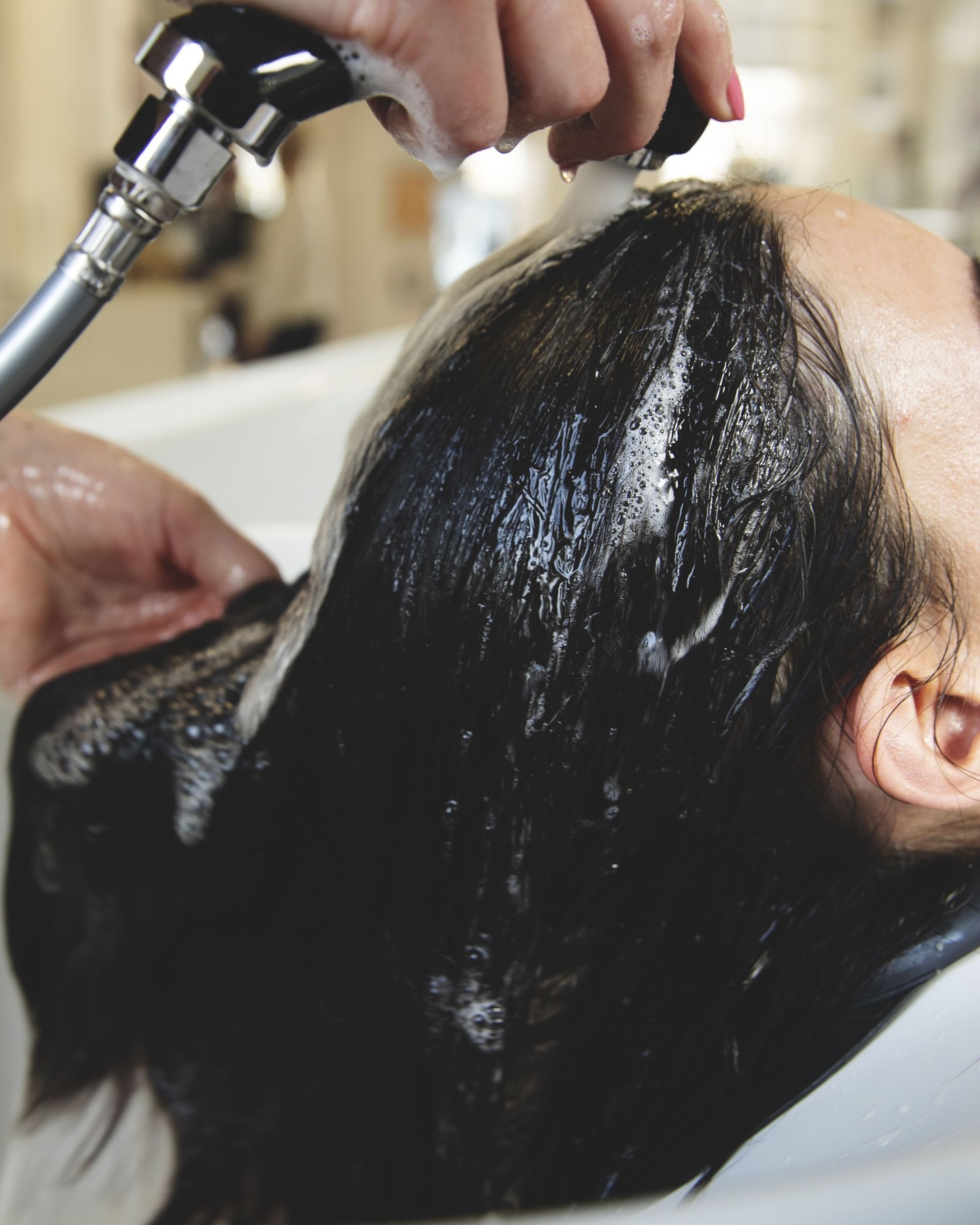 Een mooie coupe begint bij de basis. We beginnen met een grondige reiniging die het haar laat stralen. 💧
Boek je afspraak via de link in onze bio.
#climaxhair #haircare #kapperheerlen #haarverzorging #limburg