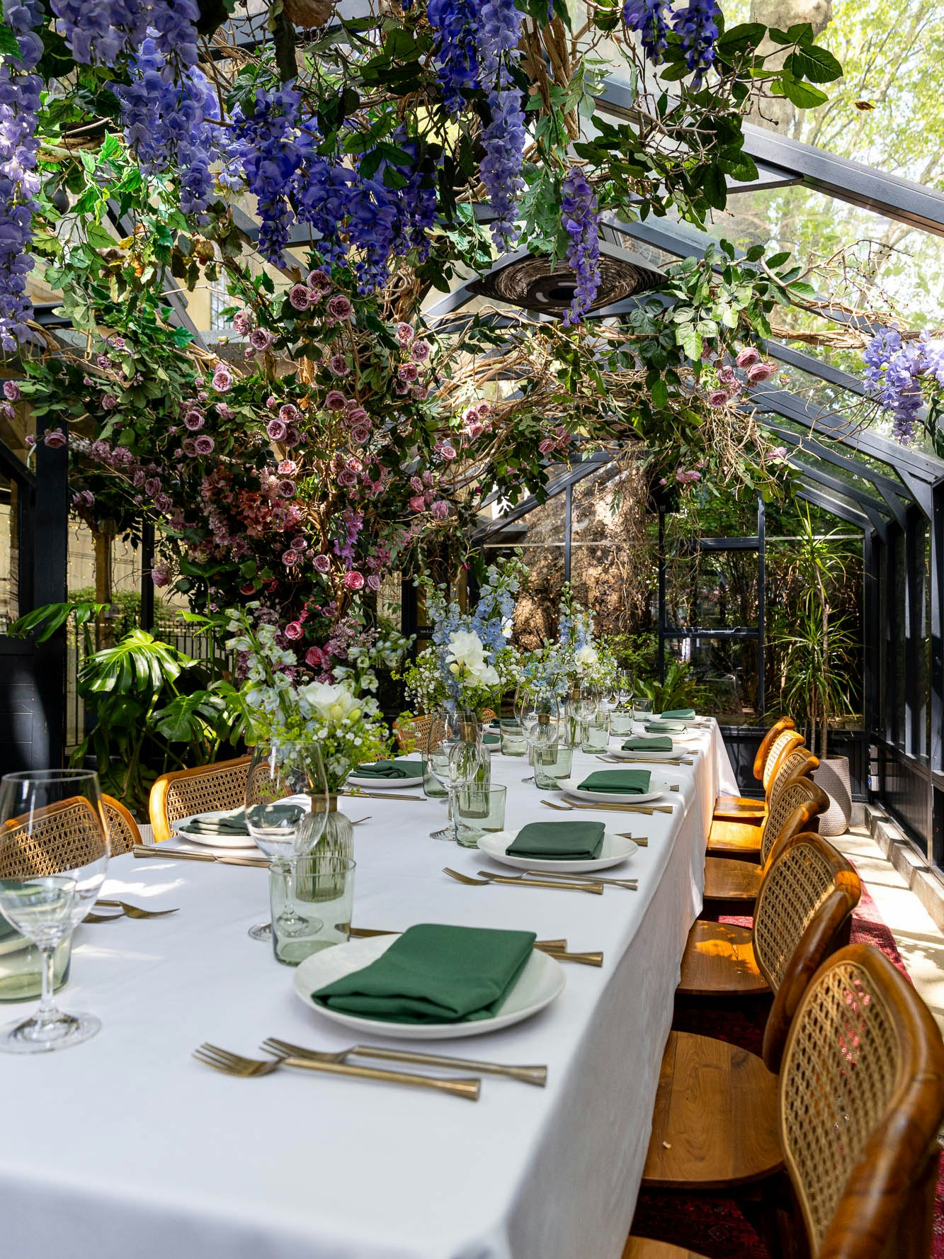 The Devonshire Greenhouse at The Greenhouses London seats up to 20 guests and offers an elegant, private dining venue perfect for intimate gatherings, celebrations and client entertaining in the heart of London. 💚