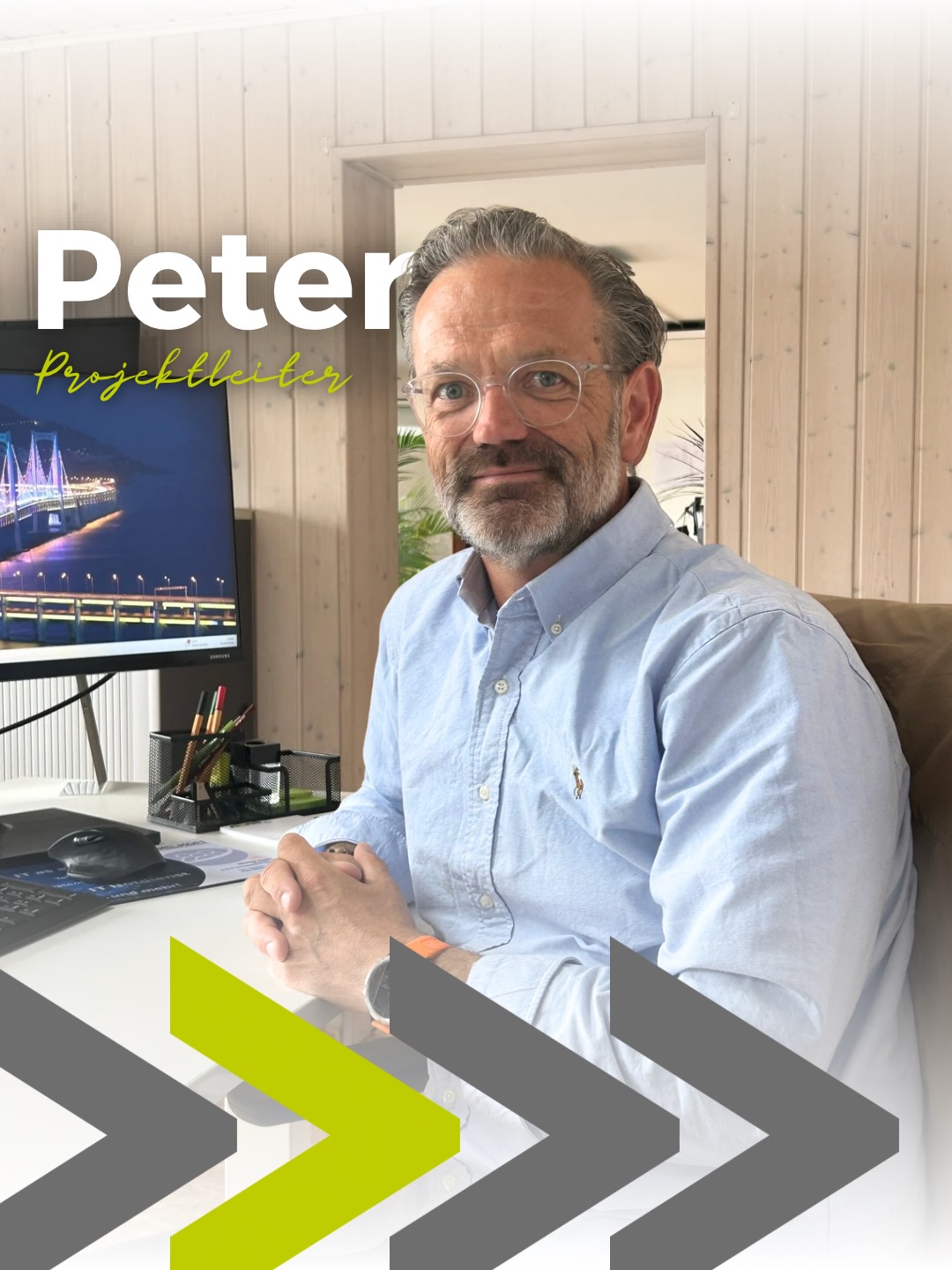 Projektleitung mit ordentlich PS: Willkommen, Peter!
Wir geben weiter Gas und stellen euch heute unseren neuen Kollegen in der Projektplanung vor.
Peter (55) hat einen Lebenslauf, der ein paar Umleitungen mitnimmt: Eigentlich wollte er Lehrer werden, ging dann aber in die Lehre als Bankkaufmann und hängte dann noch ein BWL-Studium dran. Nach 25 Jahren im Marketing und Vertrieb (inkl. 3 Jahren USA-Export) hat er zuletzt als Fahrlehrer die Nerven behalten.
Kurz gesagt: Vom Banking, über die Fahrschule, direkt in unser Projektmanagement. Wer Fahrschüler überlebt, bringt so schnell nichts aus der Ruhe! 😉
Privat genießt er das Leben mit seiner Partnerin in Frankfurt.
Ein Schuss USA-Erfahrung, BWL-Präzision und Engelsgeduld: Genau der Drive, den wir bei ABAS brauchen!
Willkommen im Team, Peter! Schön, dass du da bist!
Quereinstieg
Projektmanagement
Rhein-Main-Gebiet
Unternehmenskultur
Erfahrung