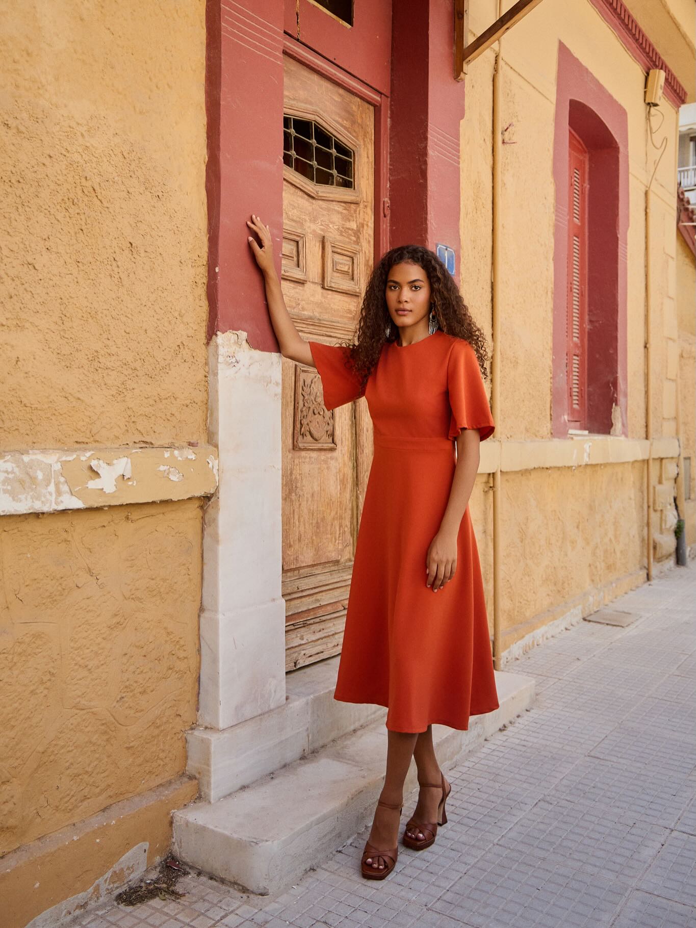 It’s the #Selinadress pattern 🧵
.
An effortlessly elegant midi dress designed for the modern maker who wants to sew a timeless style dress. It is flattering the silhouette featuring a fitted bodice shaped with darts, a waistband that emphasizes waist and flowing into an A-line skirt with just the right amount of flare for graceful movement. Choose between short petal sleeves for a soft, romantic touch or long, simple sleeves for classic sophistication. Dress is closing with an invisible zipper at its center back. *This is an easy to medium sewing project.
.
#sewingpatterns #sewingprojects #sewersgonnasew