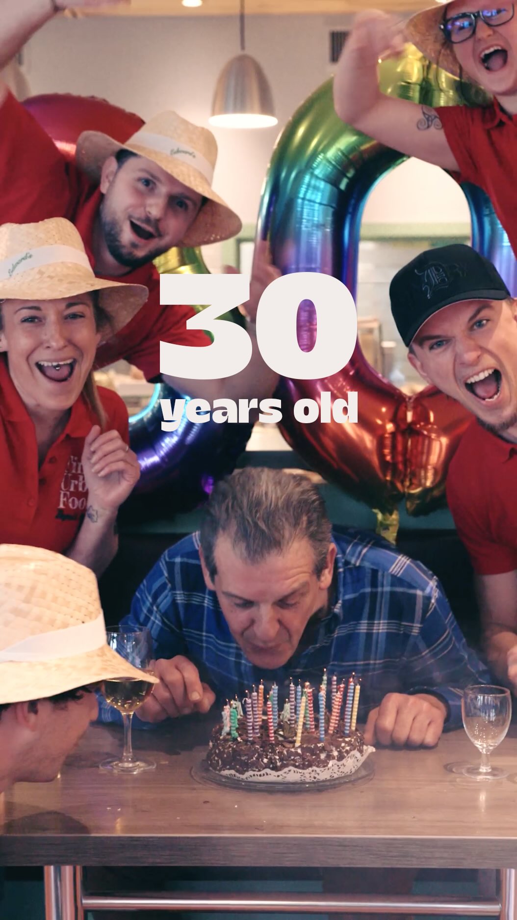 30 ans de saveurs à Genève ! 🥪 🎉
Depuis 1996, Edward’s transforme chaque bouchée en moment de bonheur : pain croustillant, ingrédients frais et recettes pleines de caractère, préparés avec passion. Un incontournable pour les amateurs de bons sandwiches et de pauses gourmandes.
Alors, lequel est votre classique préféré ? 😋
#fineurbanfood #genevafoodies #madeingeneva