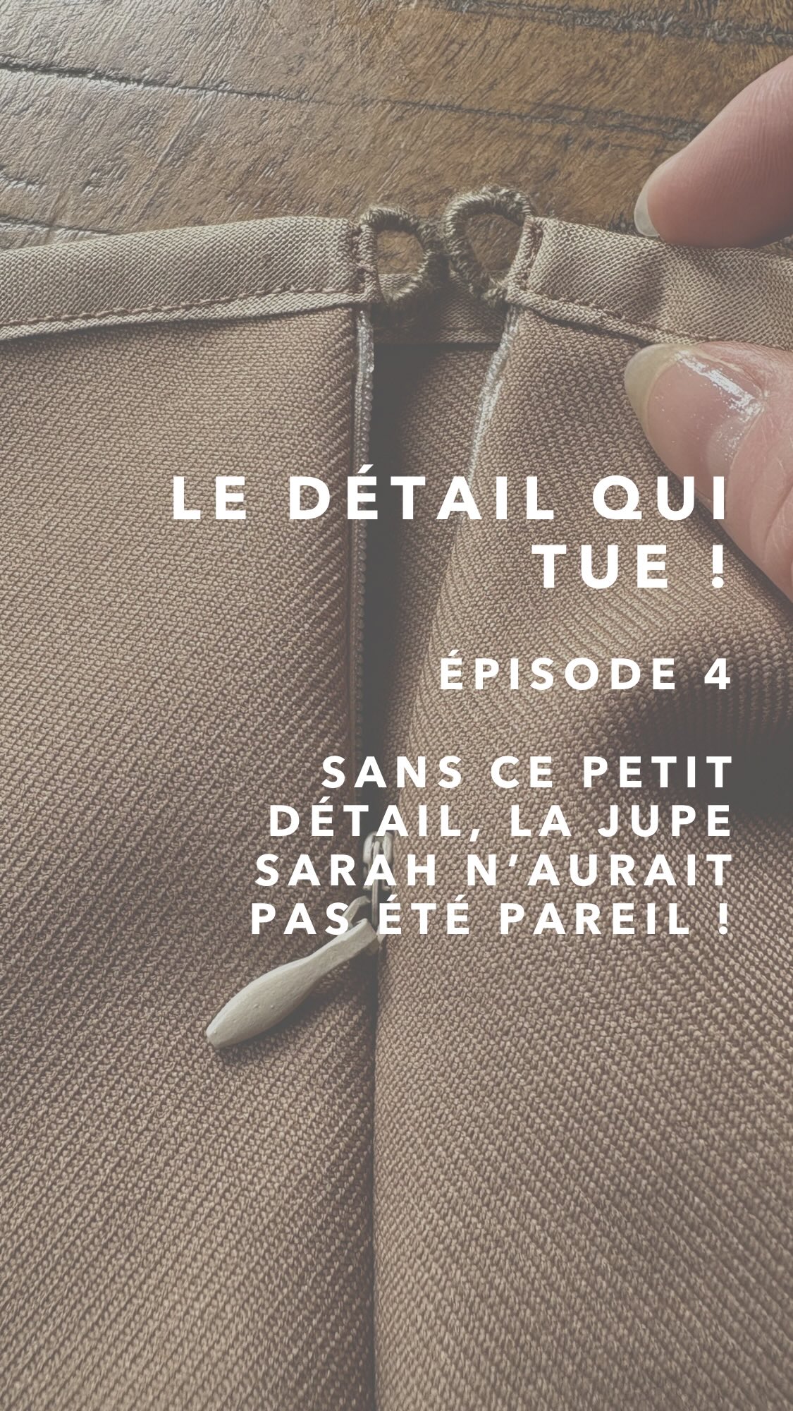 Ce détail n’était pas prévu, mais sans ça la jupe Sarah n’aurait pas été la même 🫰🏻 !
Quand j’ai créé Sarah, je voulais une jupe épurée, mais bien coupé pour qu’elle s’accorde avec les différents hauts que j’ai créé.
Après l’avoir fabriqué, je me suis rendu compte qu’il manquait un petit truc en plus et ce petit truc, c’est des petites ganses pour pouvoir agrémenter selon vos envies votre jupe avec un joli ruban, une chaînette, …
Alors vous en dites quoi, ce détail vous plaît 😉 ?
#atelierpiny #madeingeneva #détailquitue #detailcouture #jupetaillehaute