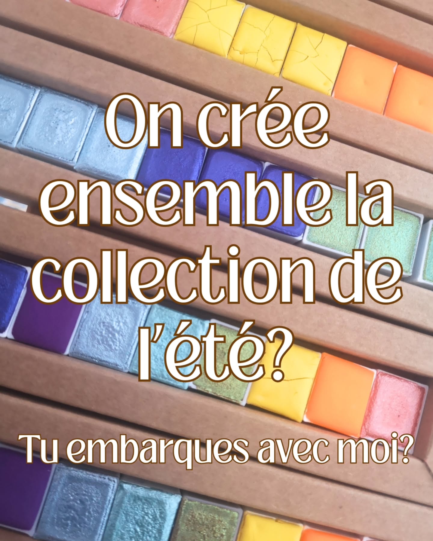 Et si tu pouvais créer une collection d'aquarelle, ta propre palette, tu ferais quoi ?👀
Pour la collection de cet été je n'ai pas envie de travailler toute seule, et je te propose qu'on construise cette collection ensemble, nuance par nuance, un godet après l'autre 🌻💜
Thème, couleurs, noms... Du premier test jusqu'au packaging final (bon là y'a moyen qu'on mette aussi le graphisteto sur le coup) Je t'emmène dans les coulisses, on prend les décisions ici, sur le compte, dans les post et les story,
Ça te tente ? ✨👀 (dis que oui, stp, ne me laisse paaaaas🥹)
Et, comme pour chaque voyage qui commence, la première étape c'est (mettre ses chaussures et) décider d'une direction ! Je te laisse choisir par où on va et me dire en commentaire si mes propositions t'inspirent ou me donner les tiennes ! Je suis curieuse de savoir comment tu coloreras ton été !🌻