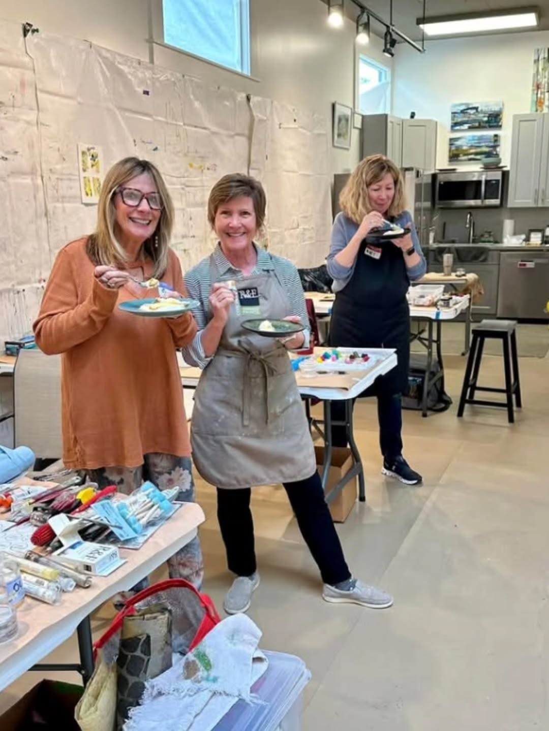 You’ve been told oil painting has rules… a lot of them. Don’t mix this. Don’t layer that. Wait days. Maybe weeks. And heaven forbid you mess up halfway through 😅 What if none of that had to be true?
August 31 - September 3, 2026
Discover Painting with Oil & Cold Wax
Instructor Julie Snidle
PaintSpace NOLA, 1202 Soniat St, New Orleans
Hours: 9:30am-4:30pm
Level: All
Includes: Delicious lunches and beverages served in studio daily.
In this workshop, @juliesnidle invites you into a completely different way of working ⬇️⬇️
Using cold wax medium, you’ll thicken your paint, speed up drying time, and let go of outdated “fat over lean” worries entirely.
No brushes.
No harsh solvents.
No hovering over your work wondering if you’re doing it “right.”
Instead, you’ll dive into rich, tactile layers using R&F Pigment Sticks and tube oils, working intuitively with tools that feel more like play than precision. Julie brings deep experience and a clear, grounded approach that makes even the most unfamiliar techniques feel accessible, exciting, and totally doable.
You’ll create a series of small, authentic works on Arches oil paper and Ampersand Gessobord, building multiple pieces at once so nothing feels precious or stuck. Everything stays in motion. Everything evolves.
Yes, it’s a little messy.
Yes, it will stretch you.
And yes… it will absolutely change the way you think about oil painting.
✨ If you’re ready to break the rules (and finally enjoy the process again), this is your moment.
👉 Save your spot now before it fills.