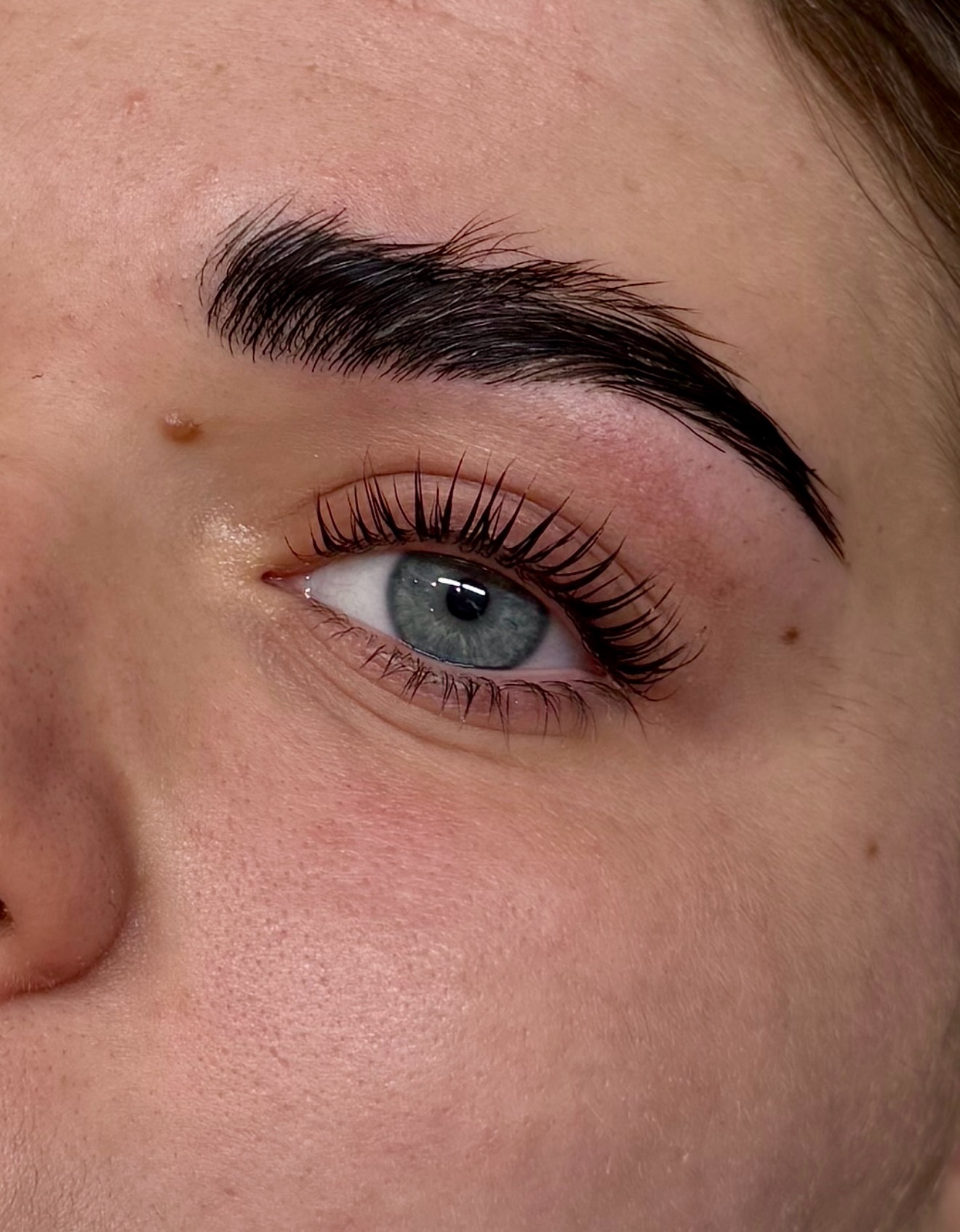 A student lash lift 😍
Our lash lift course gives you all the tools, knowledge and understanding on how to perform a Lash Lift and Tint treatment, perming the natural lashes into a curl, tint mixology and understanding the hair growth cycle.
There’s not many spaces left for May | book via the link in our bio.
Finance available | beginner friendly | ABT Accredited