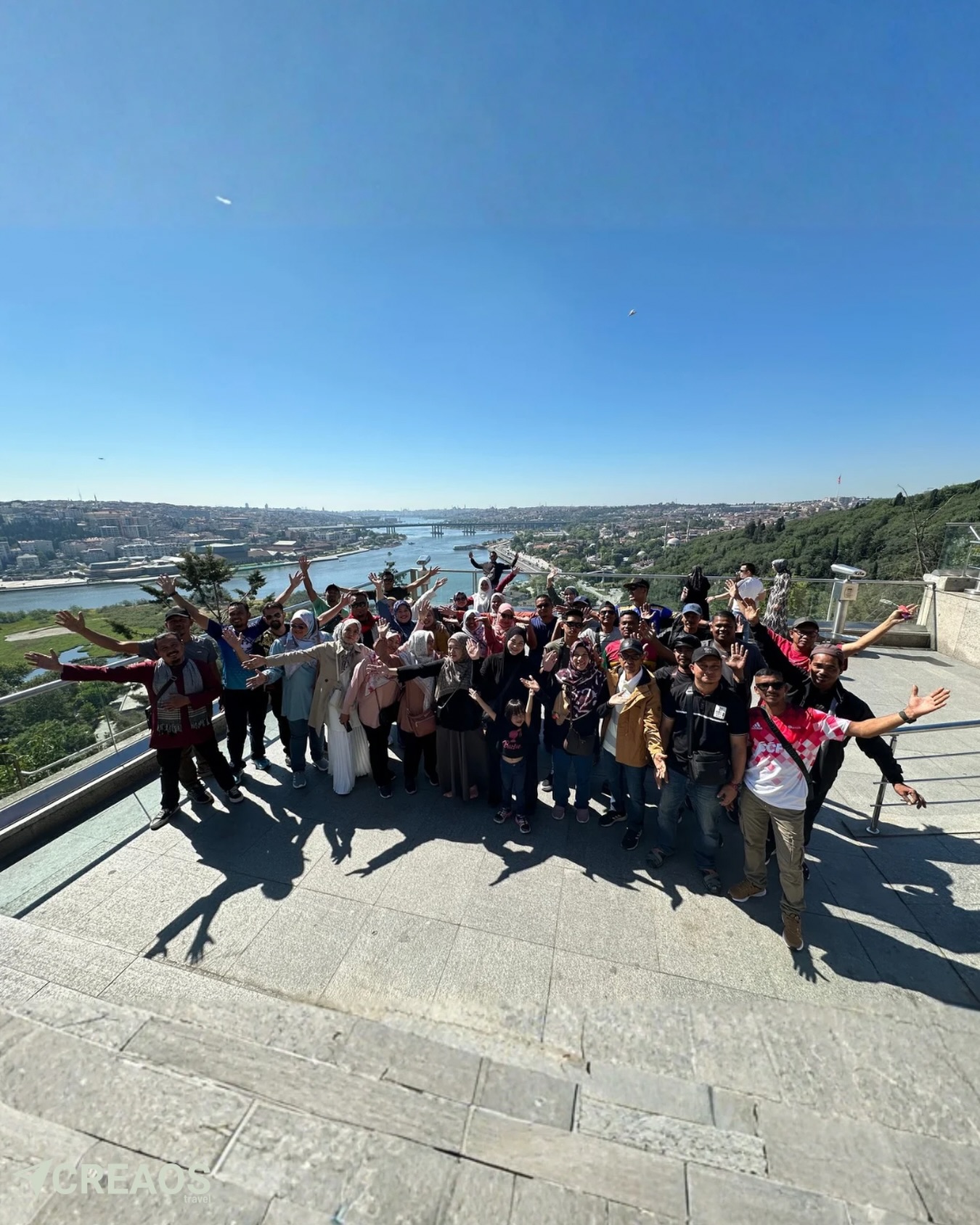 📍Pierre Loti Hill, İstanbulAt the enchanting hill of Pierre Loti Hill, we shared a beautiful moment with our lovely Indonesian group, surrounded by history, culture, and breathtaking views over the Golden Horn. ✨🇮🇩Travel is always better together, join our tours and create unforgettable memories with us!#creaostravel #pierreloti #istanbultour #travelling #viptour