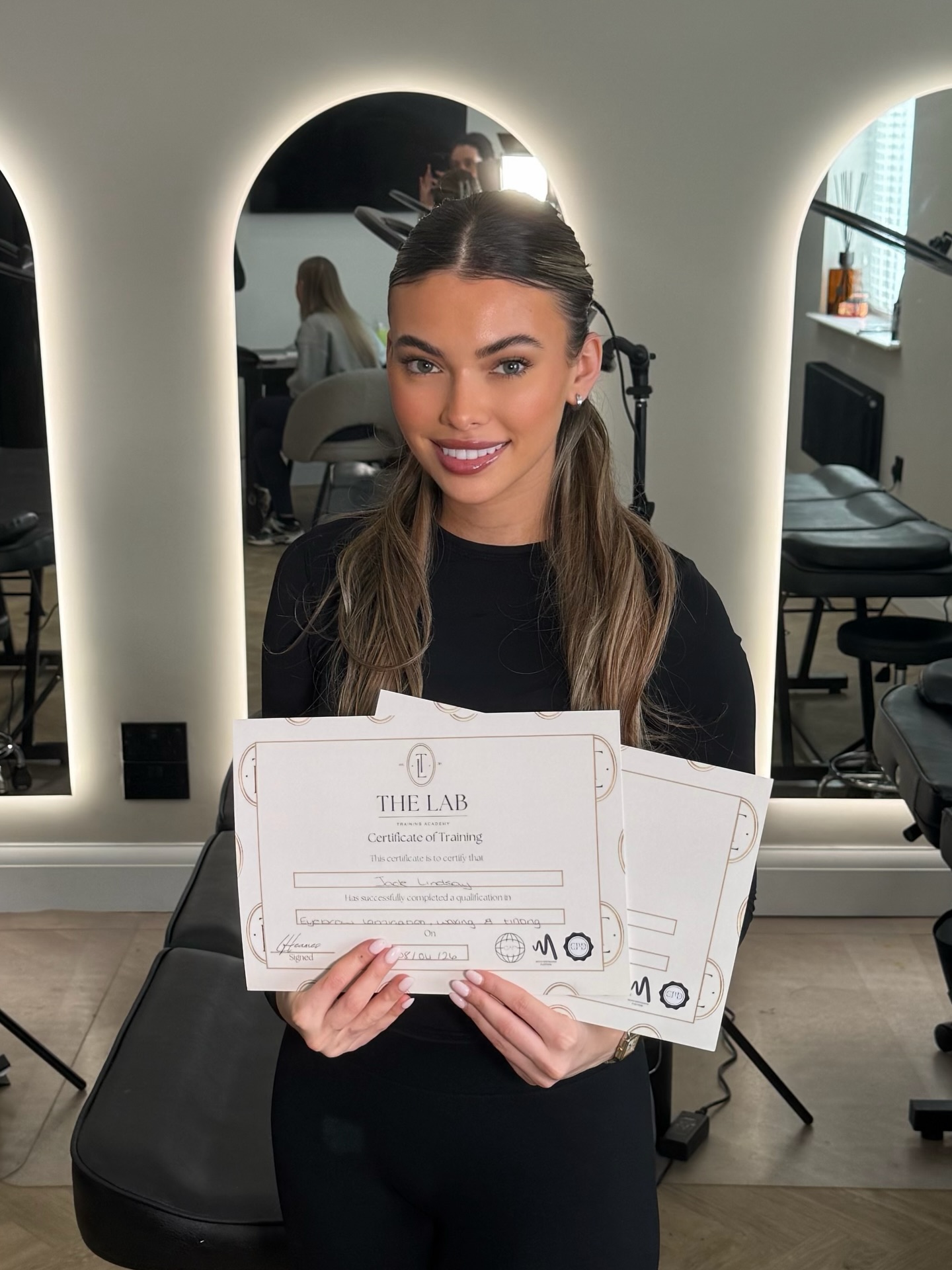 Old ways won’t open new doors.
Jade made the shift 👀✨
After completing her Lash Lift, Brow Lamination, Waxing & Tinting training, she launched The Lifted Club — built on skill, consistency, and a clear vision.
No overthinking. Just action.
This is what happens when you invest in yourself and actually apply it 👉🏼
You stop waiting, and start building something of your own.
If you’ve been sitting on the idea… take this as your sign.
📍 UK & Dubai training
📩 DM “START” for details
#BeautyTraining #LashLiftCourse #BrowLamination #BeautyBusiness #DubaiBeauty