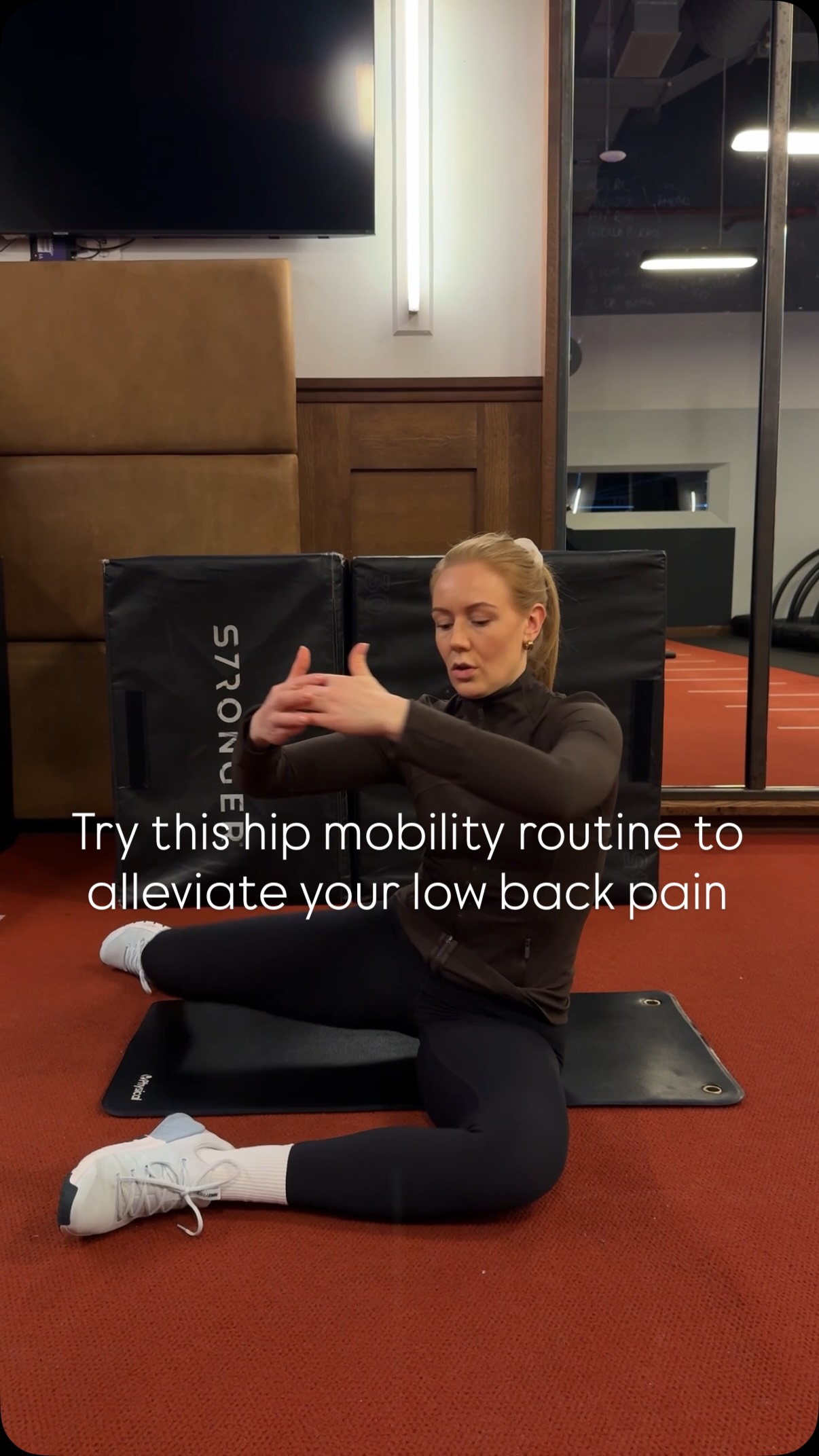 Are your hips feeling stiff? Is your low back hurting? Try part 1 of my favourite hip mobility movements for happier hips ๐ซถ๐ผ
1. Kneeling hipflexor stretch with QL side reach
2. 90-90 hip rotation drills
3. Seated & supine adductor stretch
4. Standing cross-body ankle/shin touches
Thank me later ๐ค
