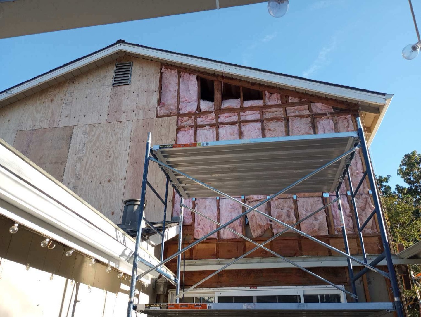 Taking this home down to the bonesâand building it back stronger đ¨
#CraftBuildersConstruction #HomeRenovation #ExteriorRemodel #ConstructionLife #HomeUpgrade