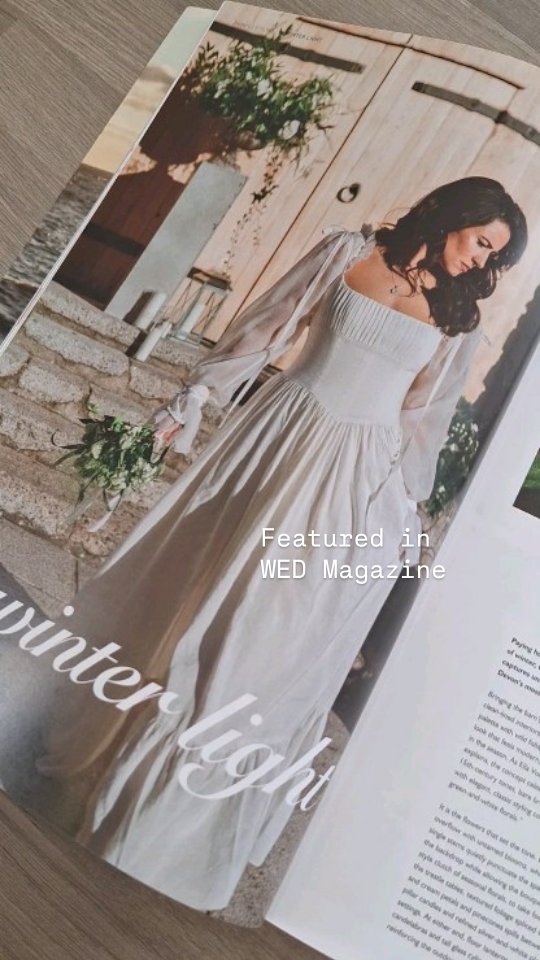 Featured in WED Magazine again — and in print this month ✨ @wedmagazine
A beautiful styled shoot @thegreatbarndevon captured on a crisp November day last year, alongside such a talented team of creatives. Always special seeing my work become part of something like this 🤍
Photography @daisydavidsonphoto
Venue @thegreatbarndevon
Flowers @devonshirerose_floraldesign
Socials @studiowestlakecontent
Dresses @solunahstudio
Veils @rebeccaannedesigns
Hair @cindybeddard_bridalhair
Make up @carlishadannmakeupuk
Jewellery @isla_silver
Cake @sweet_satisfaction_cakes
Stationary @huntergatherings
Models @lilycapocci @hairfromtheheart_
#FeaturedInPrint #WeddingCakeDesigner #DevonWeddingSupplier #WeddingCake #EditorialShoot