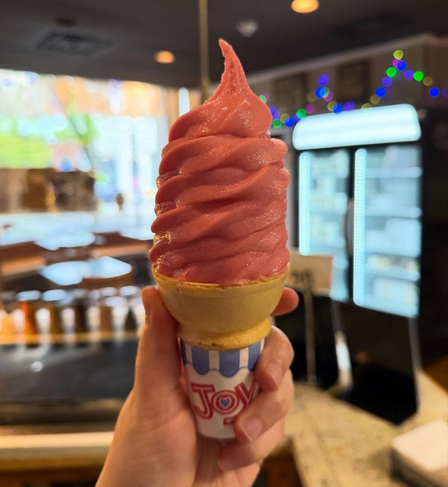 Strawberry Dole Whip is back for the warm weather!🍓☀️It’s dairy free, refreshing, and sweet- the perfect soft serve treat for sunny days! #dolewhip #southstreetcreamery #morristownnj #softserve #dairyfree