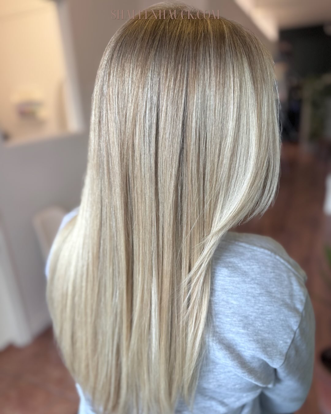 She asked for buttercream blonde, and that’s exactly what she got. ✨ Swipe to the last slide for her before!
A partial service was all it took: a few well-placed foils plus a fresh toner, and we completely transformed her blonde into something soft, warm, and so wearable.
This is why we love the partial when you have less than 3 months of regrowth: it’s strategic, not excessive. The right placement makes all the difference. 💛
Looking to get your hair refreshed? My new guest digital consult is at my link in bio. Click the link to get started!