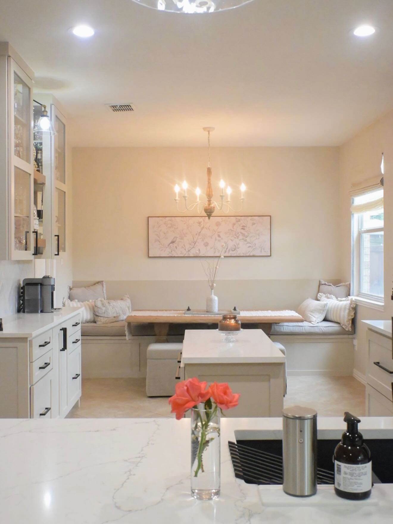 This fabulous client was determined to get her dream kitchen and gorgeous fireplace, all while working with a tight budget. She excelled at stretching every penny, and my team nailed the execution - job very well done🌷