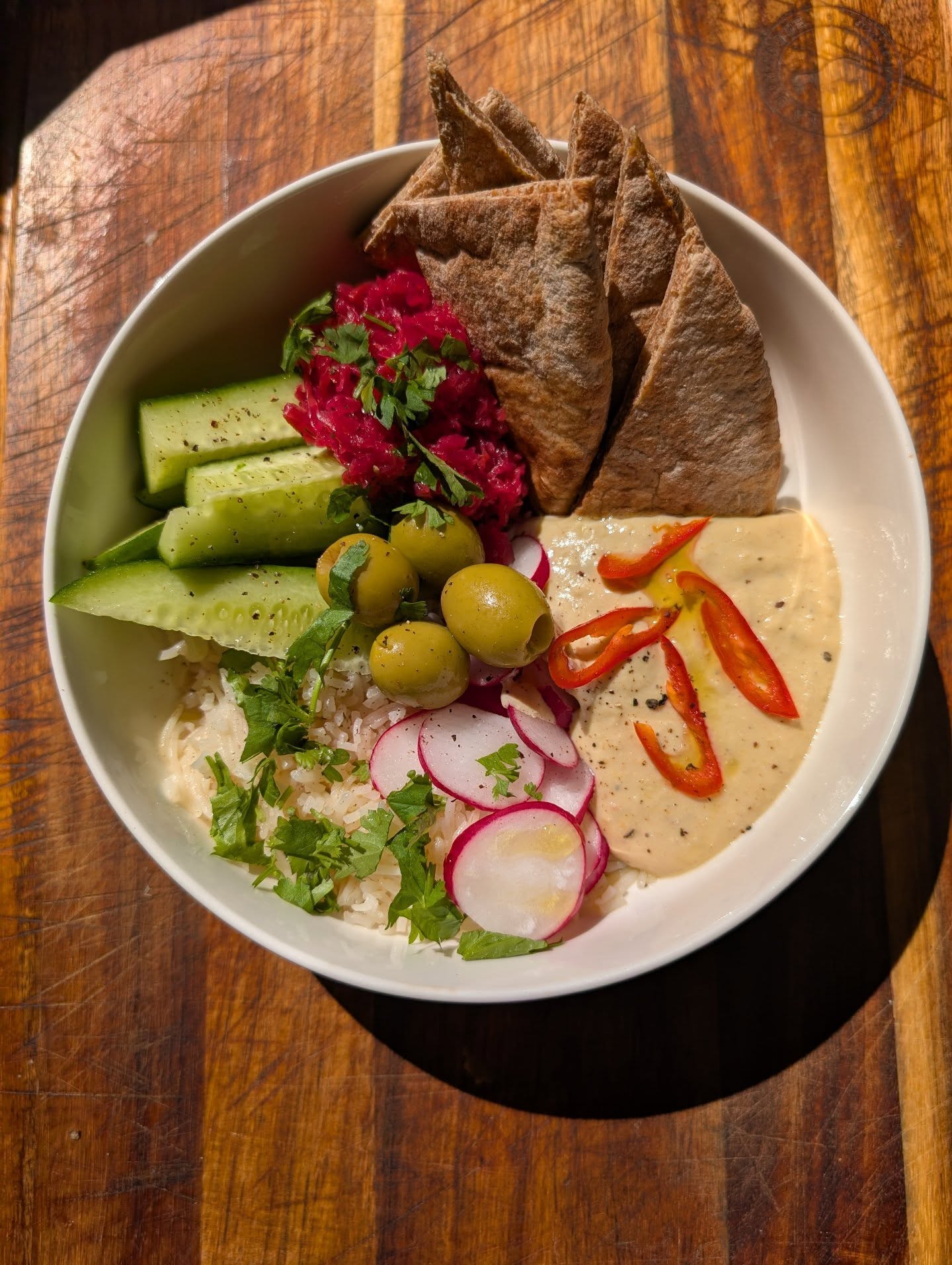 We're not great with keeping up on social media! But here's a little super easy working from home lunch if you're interested...
@perellofoods olives, @bionaorganic beetroot kraut, @wearenicerice basmati, homemade houmous with @cypressafoods tahini along with crunchy cucumber & radish from @jmbreckenridge
We love all these delicious ingredients!
