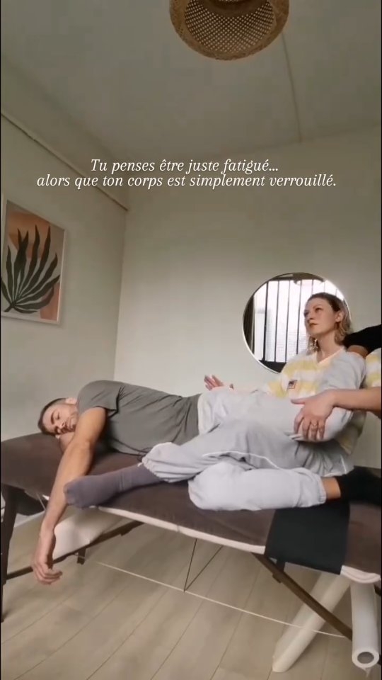 On a tendance à s’habituer aux tensions, à la raideur, à la fatigue…
Pendant des années, on cherche parfois à se sentir mieux, sans vraiment comprendre pourquoi le corps reste lourd, fermé, tendu.
Puis un jour, on ralentit.
On s’accorde enfin un moment pour soi.
On redonne de l’espace au corps.
Et quelque chose s’apaise enfin.
Il n'y a qu'un pas...
✨️ Stretching assisté sur table
📍Rue du Faubourg Poissonnière Paris 10
🔗 Réservation sur www.methode-taranto.com
.
.
.
#stretching #stretch #reset #paris