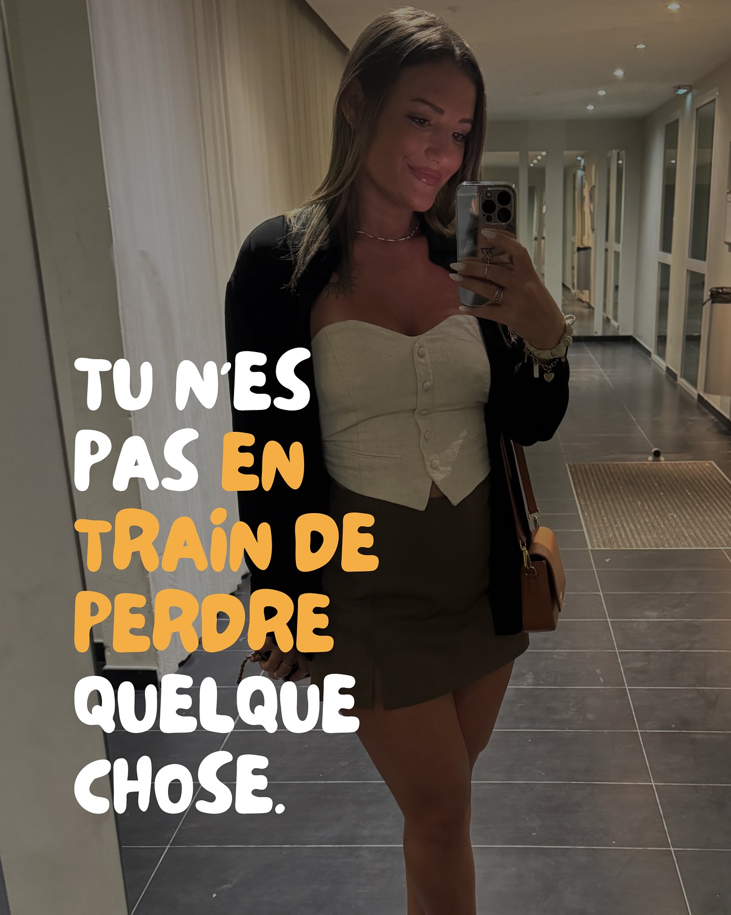 Il y a un moment où tu ne peux plus faire semblant.
Plus faire comme si ça te convenait.
Plus faire comme si tu ne ressentais pas.
Plus faire comme si tout était “ok”.
Quelque chose en toi s’est réveillé.
Et depuis… tu vois. Tu sens. Tu sais.
Même quand tu essayes de revenir en arrière,
il y a cette petite voix…
qui ne te laisse plus tranquille.
Pas pour te déranger, mais pour te ramener.
Te ramener à toi.
À ce que tu ressens vraiment.
À ce que tu mérites profondément.
Et ça demande du courage…
de ne plus t’ignorer.
Alors si en ce moment tu te sens un peu différent(e),
un peu à part, un peu plus sensible que d’habitude…
ce n’est pas une faiblesse.
➡️ C’est une ouverture. 🩷
Si ces mots te traversent, commente ce post 💫