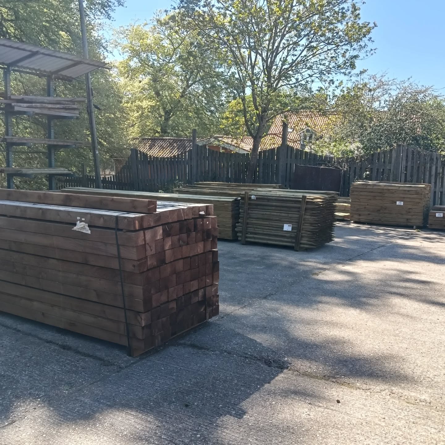 If you have any last minute projects for the upcoming spring bank holiday weekend🌞🌷. We still have a few delivery slots available🚚, but they are filling up fast, don't delay!
📞01284 728981
💻Info@blewets.com
#blewetstimber #timber#freedelivery #bankholiday
