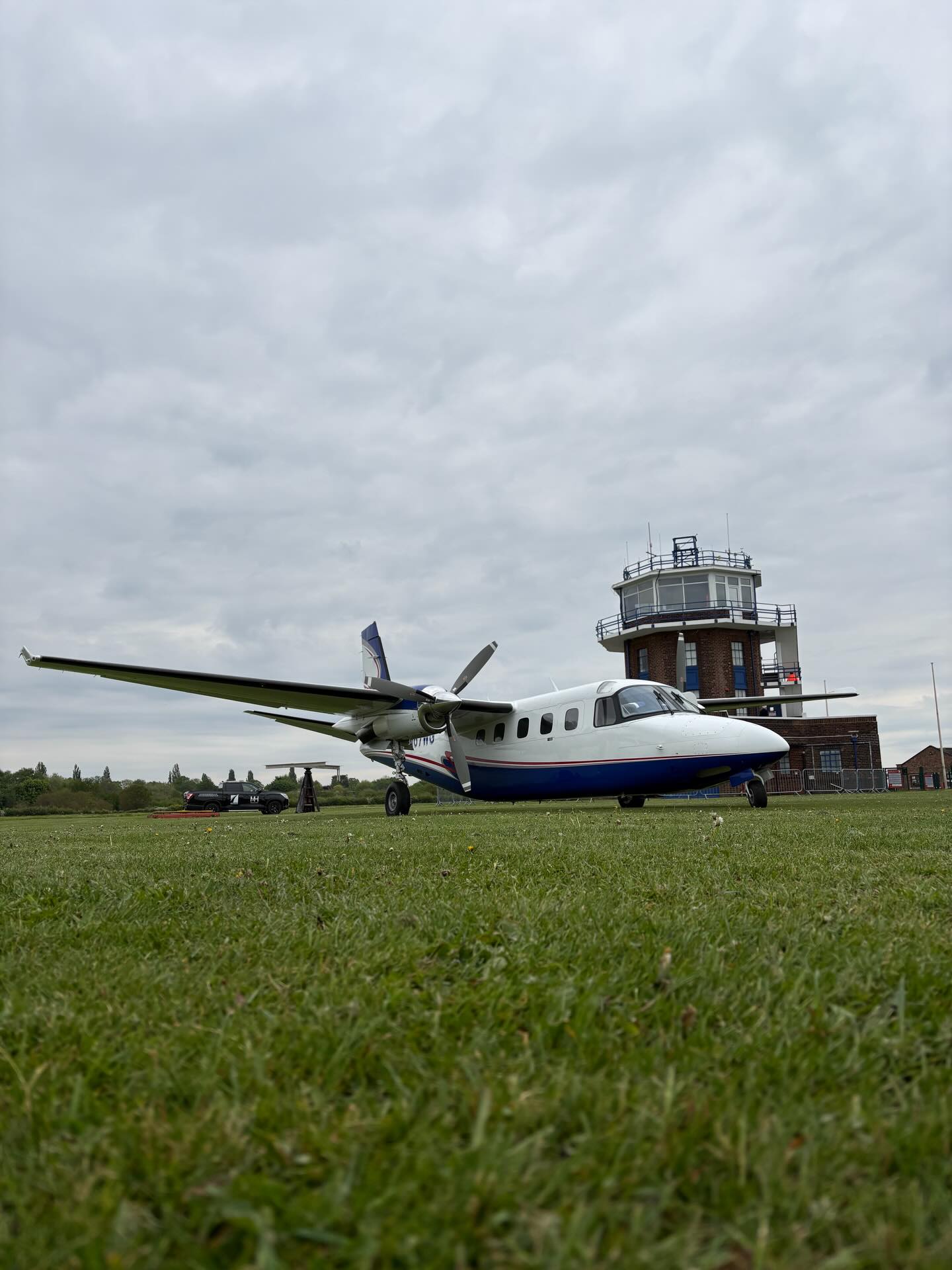 A standout visitor at Barton Aerodrome this week a Twin Commander 1000 dropping in and showing just how capable it is on our short grass strip. Always special to see something this impressive visit the airfield; a proper head turner on the apron and a reminder of the variety of aircraft weโre lucky to welcome to the aerodrome. โ๏ธโ๏ธ