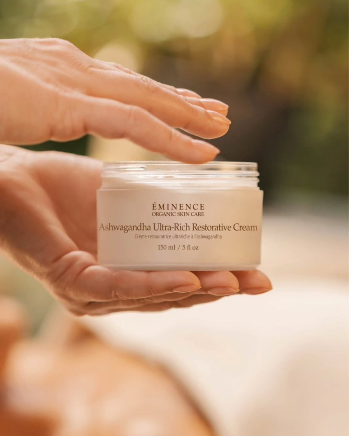 Leave a ð§ below if you've been loving this rich, velvety cream for hydrated skin!
89% of users noted that moisture in their skin was restored* Dry skin doesn't stand a chance against our Ashwagandha Ultra-Rich Restorative Creamð
*In vivo study results after 14 days.
__________
Reposted @eminenceorganics
#EminenceOrganics #HydratedSkin #DrySkin #PureForest #SkinCareRoutine
