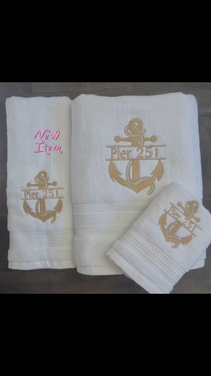 Good old monogram on new towels 😍 DM me for details or visit our website www.GiftOfEmbroidery.com ☀️ #personalizedtowels #giftofembroidery #customembroidery
