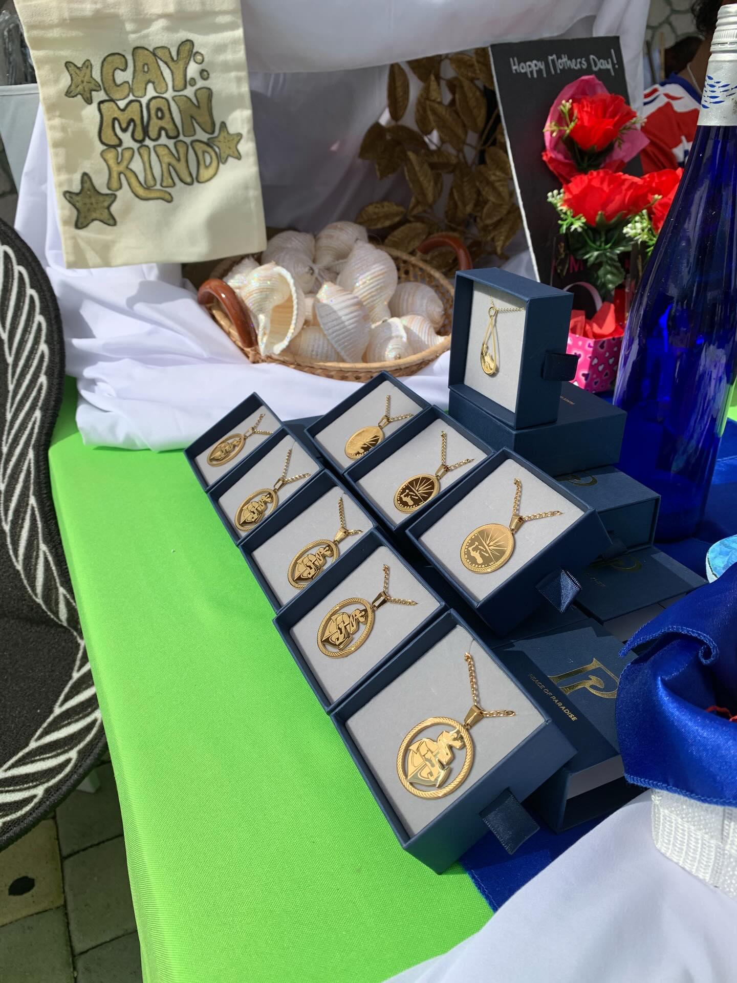 Celebrate freedom 🇰🇾✨
Join us today on Cardinal Ave until 9PM for food, festivities, music & shopping.
Support local. Support culture. Support your artists.
See you soon.