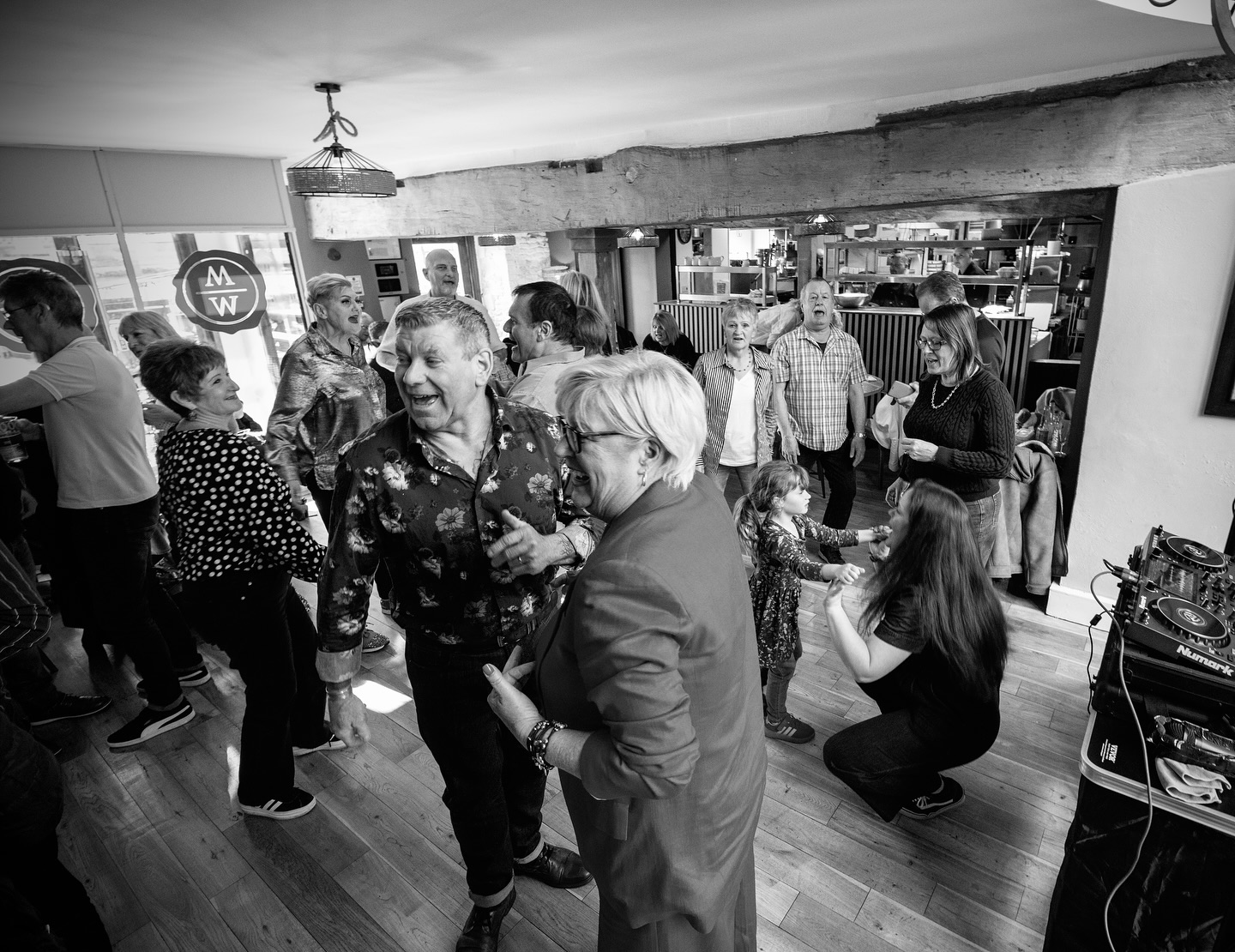 Happy Bank Holiday Sunday 💃🏼
We are sorry to say we have decided to postpone @djmarkpurdy this afternoon until the next bank holiday at the end of the month. 🎶
The weather doesn’t look like it’s going to be in our favour and we don’t want to risk getting to 3pm and it chucking it down 🫣
GOOD NEWS! ✨ we don’t have to wait too long as @djmarkpurdy will be joining us again on the 24th May 🎤 🎵
We will still be open all day - serving food and drinks inside and outside 🥘 🍻