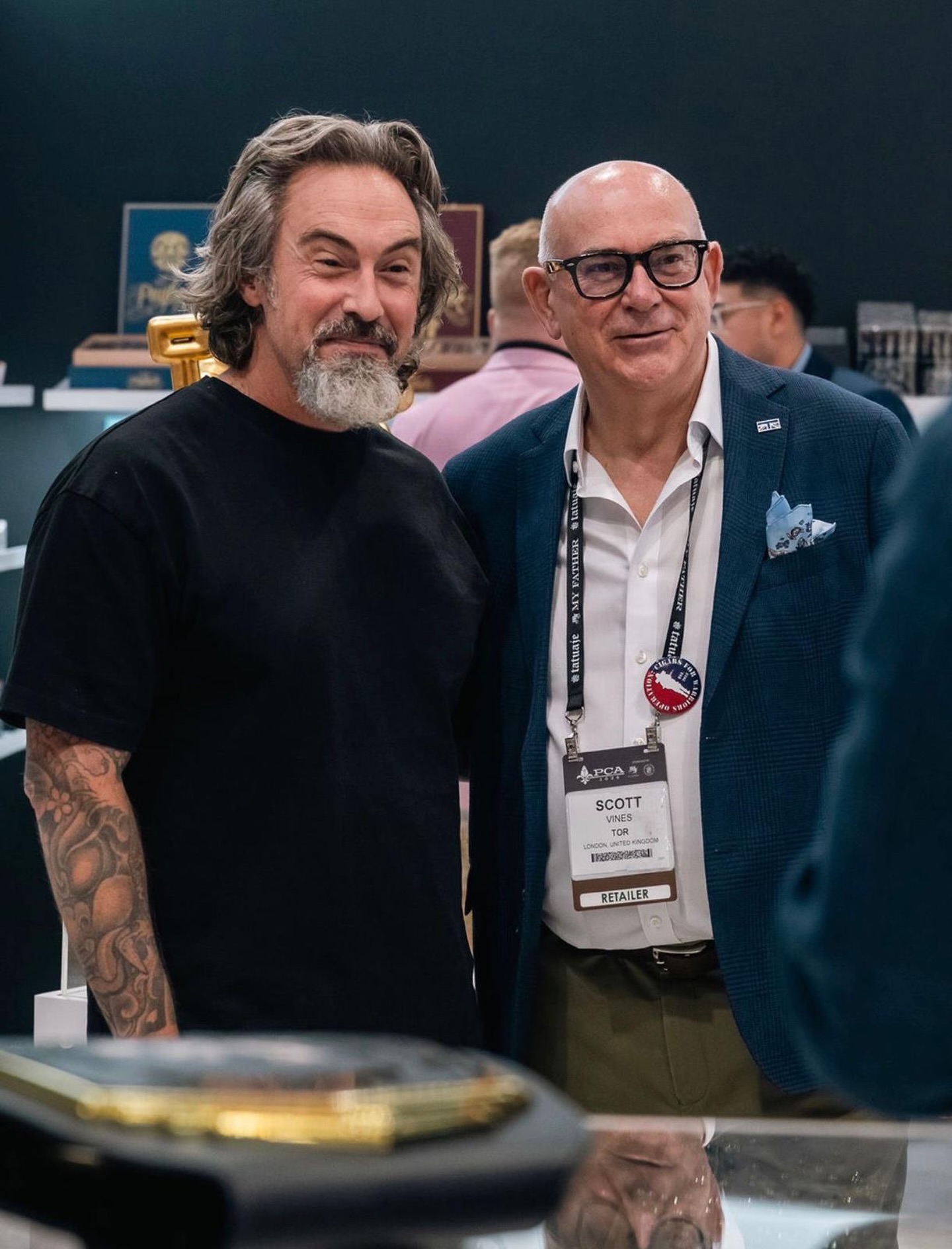 Caption this 💭
We think @scottvines must have said something funny to @itsboofybaby at the @pca1933 … wonder what was said?
Best comment wins 🏆
#captionthis #room101cigars #room101 #newworldcigars #pca