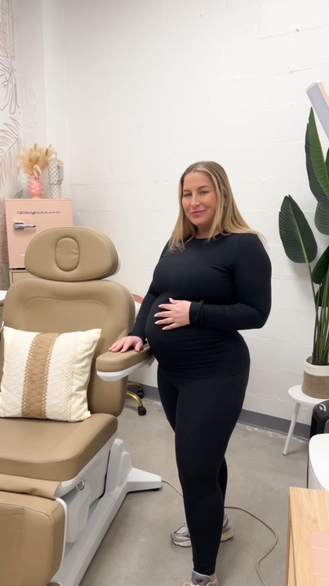 See what I did there?🤰🏼 The coolest mama (to be… for now) is making sure you’re as comfortable as you can be!