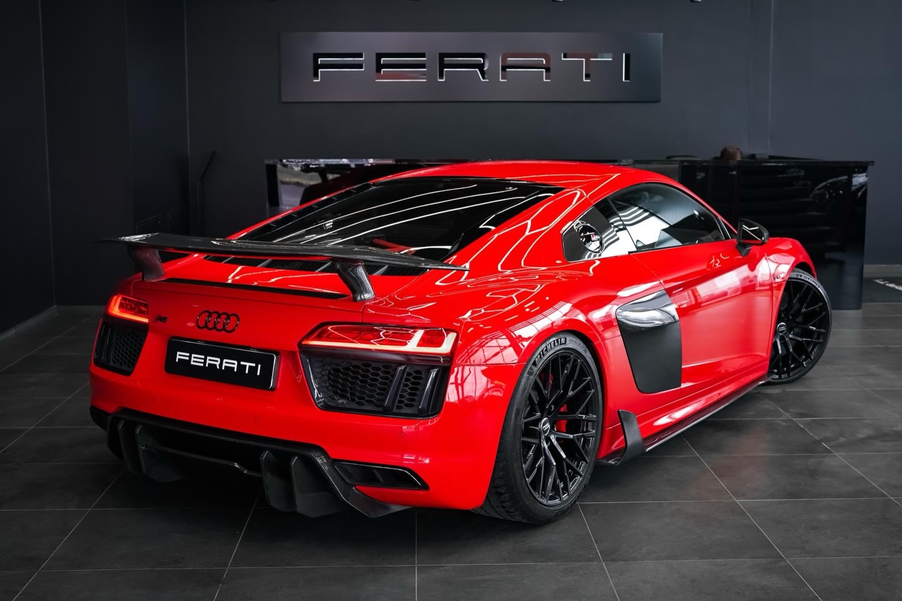 Audi R8 ❤️ ・5.2 V10 ⏐ 449 kW ・2016 ⏐ 78 000 km ・Bang&Olufsen helisüsteem ・Magnetic Ride vedrustus ・Carbon interjöör ja väline pakett Võta ühendust ja broneeri proovisõit: Kert Kruusmaa / +37257855272 / kert.kruusmaa@ferati.ee ______ Audi R8 ❤️ ・5.2 V10 ⏐ 449 kW ・2016 ⏐ 78 000 km ・Bang&Olufsen sound system ・Magnetic Ride suspension ・Carbon interior and exterior package Get in touch and book your test drive: Kert Kruusmaa / +37257855272 / kert.kruusmaa@ferati.ee