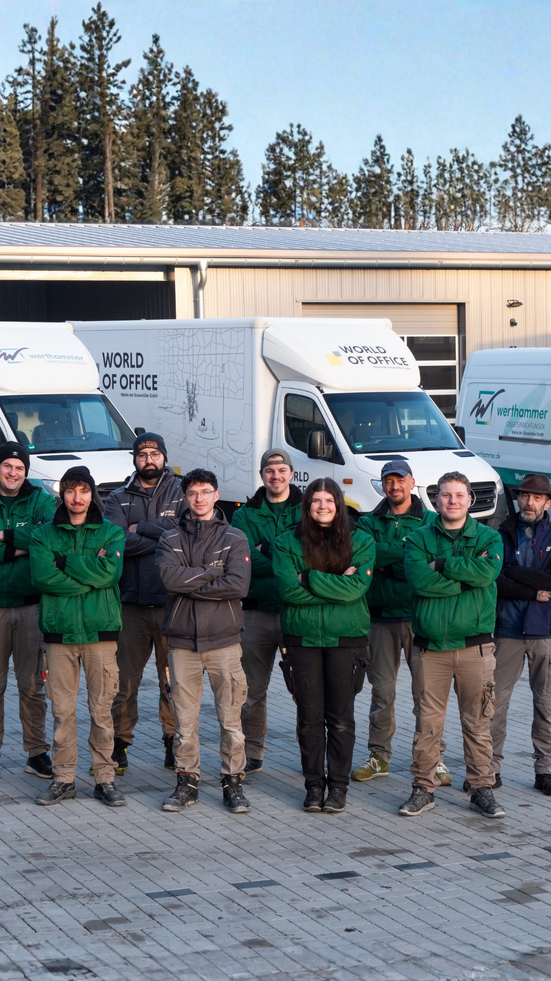 Unser Montageteam 💪
Sie sorgen dafür, dass unsere Möbel nicht nur in der Werkstatt perfekt sind, sondern auch beim Kunden vor Ort genau so ankommen. Gemeinsam mit dem @worldofoffice Team und unseren vier Bussen können wir mehrere Projekte gleichzeitig umsetzen und zuverlässig zur Montage bringen 🪵
#Schreinerei #Montageteam #Teamwork #Innenausbau #Handwerk #MöbelNachMaß #Projektumsetzung #Neumarkt