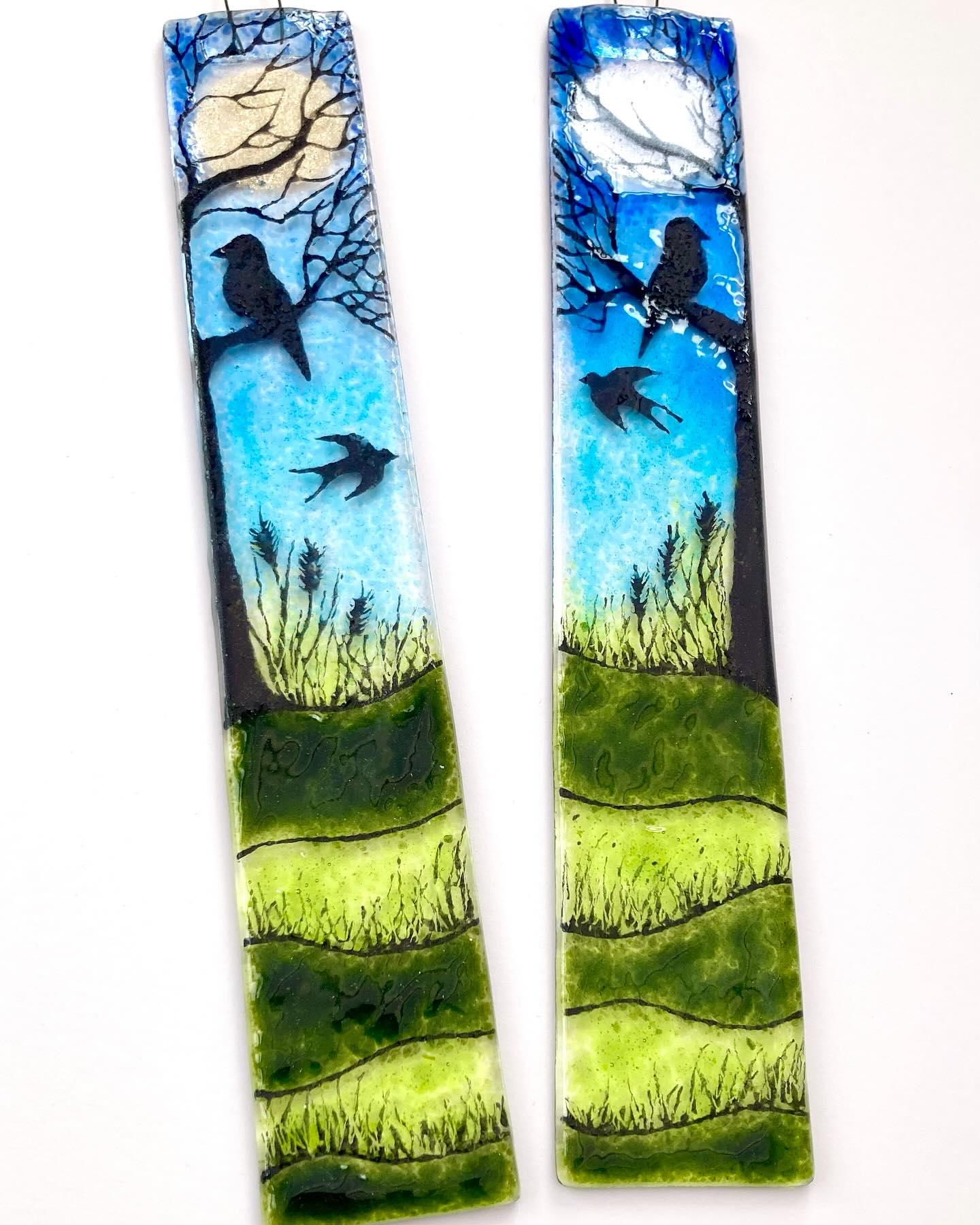 I’m loving using gold & silver mica powder in my new glass hangings just now! These will be on display at the BIG Summer weekend @greengallerylifestyle on 16&17 May 🥳 #fusedglass #goldandsilver #greengallery #buchlyvie #stirlingshire #leonastewartglass