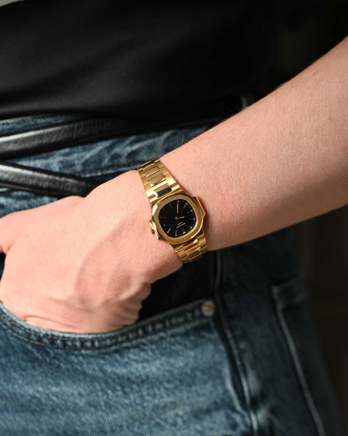 Celebrating its 50th anniversary this year, the Nautilus is far more than a watch. With its bold design, sporty yet effortlessly chic, it has transcended decades…remaining an enduring icon and a true milestone for the Geneva-based manufacture.
.
#patekphilippe #4700 #ladynautilus