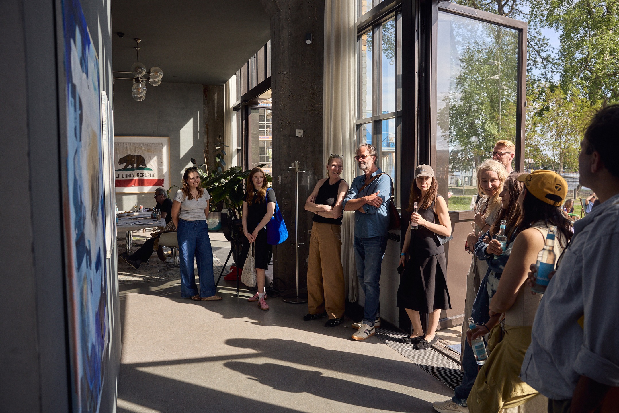 Was für ein tolles Wochenende! Danke an alle, die unser Open Studio mit der fantastischen Ausstellung von @katjaknoblich und @marionheine besucht haben. Zwischen Licht und Schatten, spannenden Perspektiven und echten Begegnungen wurde unser Raum wieder zu dem, was wir lieben: ein Ort voller kreativer Energie und Austausch. Es freut uns jedes mal aufs Neue zu sehen, wie Kunst Menschen zusammenbringt. Bis zum nächsten Mal!
@marionheine @katjaknoblich @marionheinestudio @galleryweekendberlin @spielfeldberlin