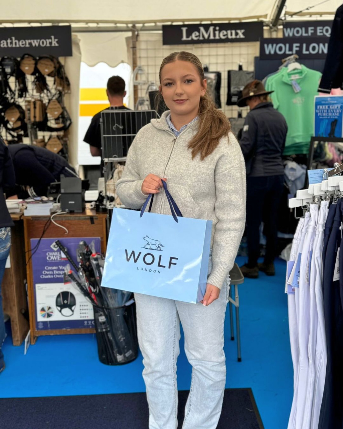 🎁 Winner, winner! 🎁
A huge congratulations to our giveaway winner, Aimee! ✨
Together with @phoebecharlotte_equestrian, we gave away tickets to the iconic @bhorsetrials along with a Wolf London product of choice, and today Aimee came to collect her prize. We hope you had the best day! 🏇
Thank you to everyone who entered and keep your eyes peeled, there may be more exciting giveaways coming soon... 👀
#WolfLondon #WolfEquestrian #JoinThePack #BadmintonHorseTrials #GiveawayWinner