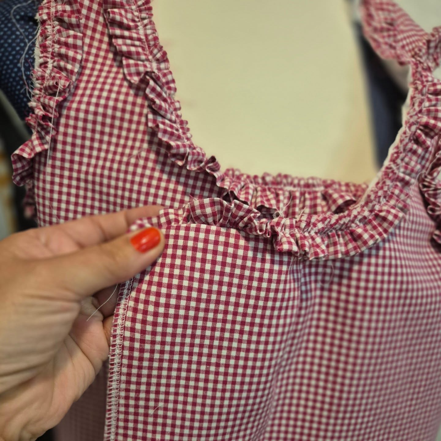 Nebenbei entsteht noch ein neues Dirndl.
.
#dirndl
#Trachten
#bonn
#dirndllove
#handgemachtindeutschland
@rheintracht