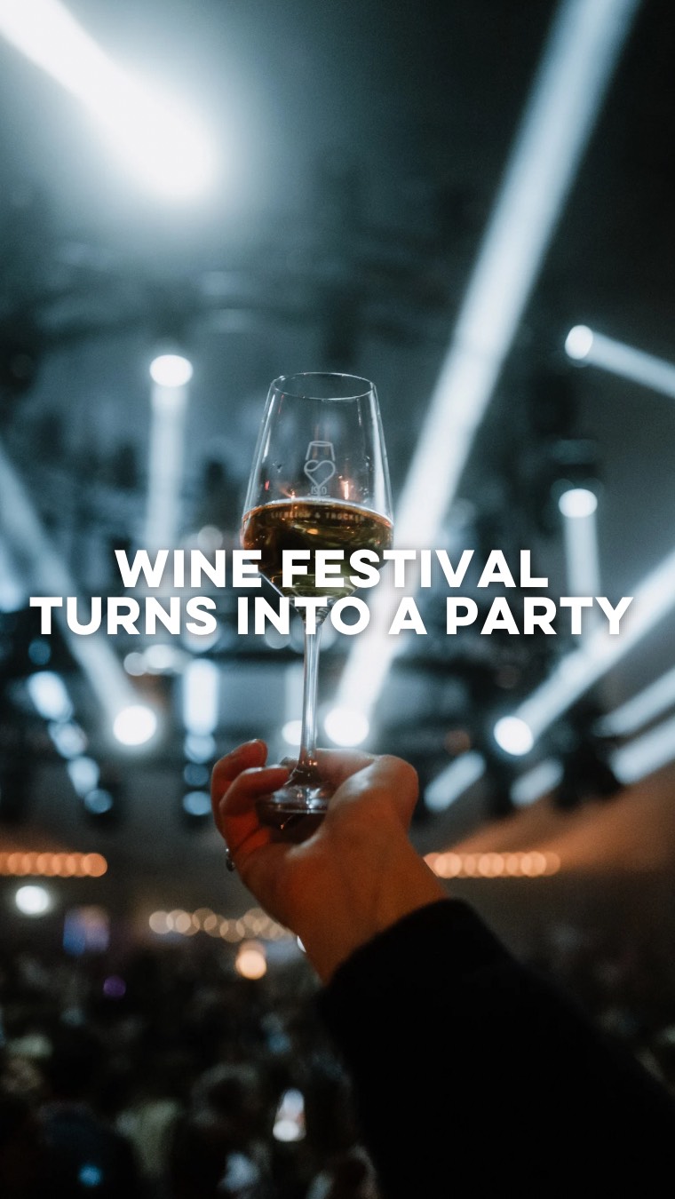 pov: when a wine festival turns into a party - das war bei uns am Wochenende der Fall 🪩🕺
2 Tage lang hat das @lieblichundtrockenfestival bei uns statt gefunden und die Stimmung war einfach nur der Hammer.
Eventuell hat das ein oder andere Glas Wein zu der grandiostesten Afterparty überhaupt geführt👀
Vielen Dank an alle die da waren & an unsere Partner*innen 🫶🏼🍷🍇 we wanna See you again!
#weinfest #köln #wein #party #diehalletor2