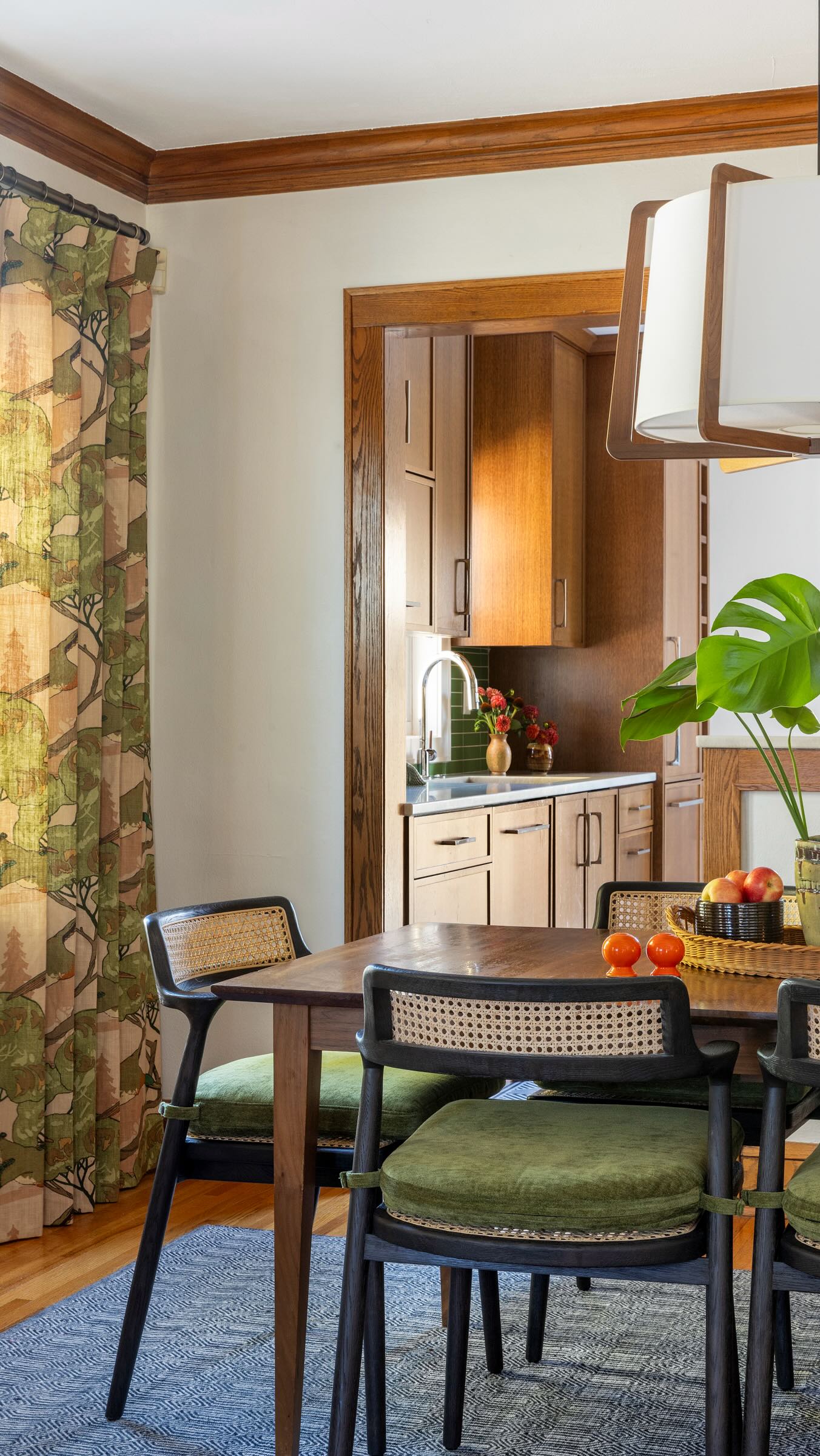 Green tile, warm wood, and a kitchen that doesn’t miss 😍
Elevated finishes and a color moment that pulls everything together… we’re loving this one.
Interior Design: @kateroosdesign
Photography: @spacecrafting_photography