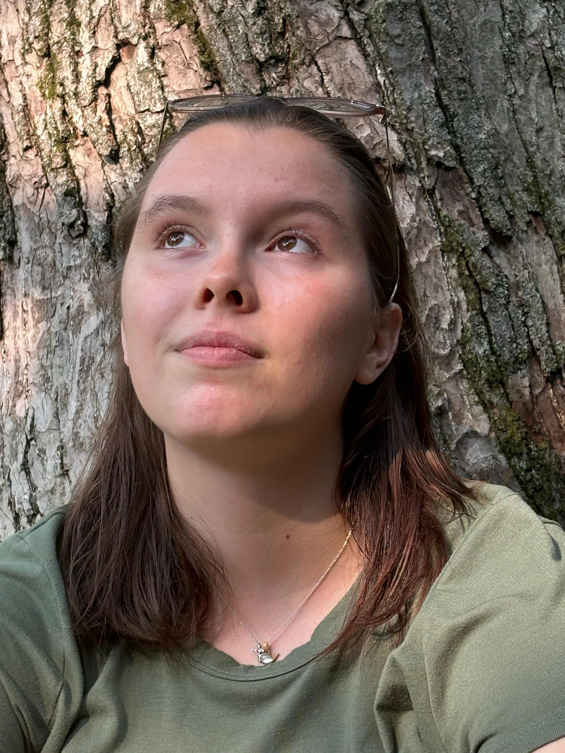Senior Spotlight!
Carolyn Kelly (They/Them) is a Sound Designer and general theatre tech person. They like eating good food and working with good people, sometimes even at the same time :) Who knows where the wind will take them next, but hopefully it will be into some cool theaters nearby. Check out their website here: https://tinyurl.com/CarolynKelly