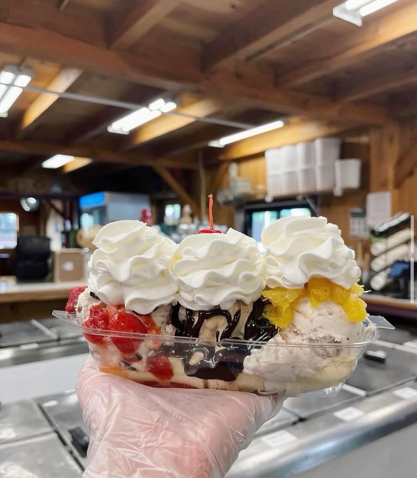A rainy spring day might just be the best time to visit the stand. No lines, no rush—just time to think about your order and try something new 🍦Enjoy your ice cream in our backroom with a view of the cows!