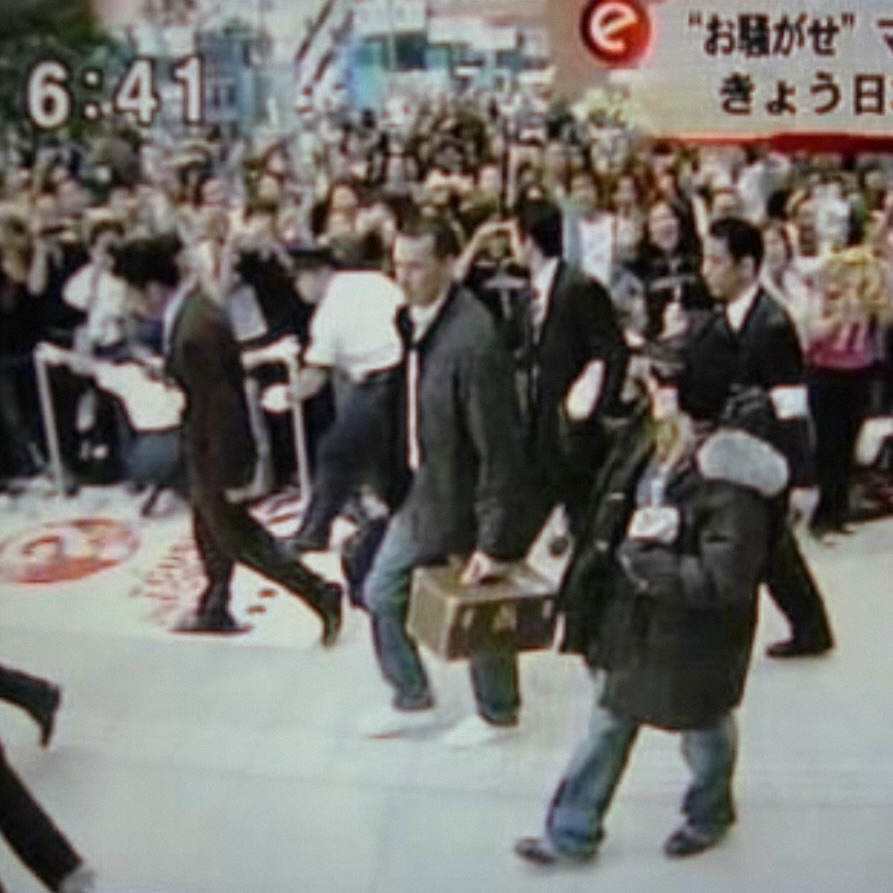 06:41am. Tokyo. 21-years ago.
Landing from Moscow to a throng of dedicated fans. The lady next to me was equally impressed by those who’d turned out to greet me.
Who’s that girl.
35 years. 100+ countries.
The standard travels.
#Tokyo #Japan #Madonna #tbt #onthisday