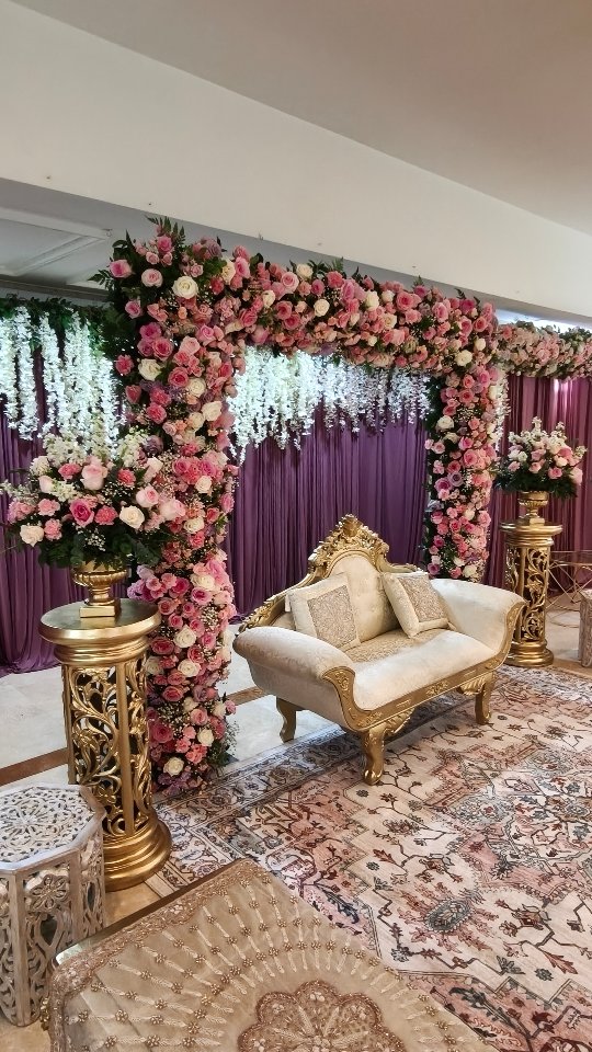 Every wedding can look luxurious and breathtaking ✨
You don’t always need 100% fresh flowers to create a beautiful statement. We can mix fresh flowers with high-quality faux florals to match your style and your budget perfectly 🤍
For me, the most important thing is creating a wedding that feels like you — beautiful, memorable, and something you’ll look back on with happiness for years to come 🌸
If you’re planning your 2026–2027 wedding,
feel free to contact me through my website anytime 💕
#DMVWedding
#BrideToBe2026
#BrideToBe2027
#LuxuryWeddingFlowers
#indiawedding