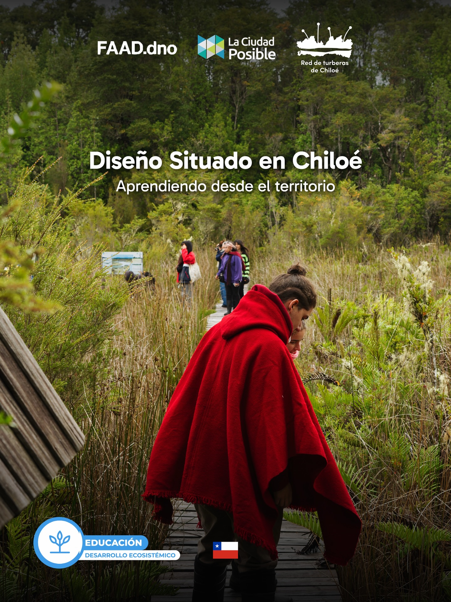 Durante el 23 y 24 de abril realizamos una salida a terreno en Aucar, Chiloé, en el marco del Taller de Diseño Situado, liderado por Claudia Jiménez, cofundadora de La Ciudad Posible y docente de la Universidad Católica de Temuco, junto a la Red de Turberas de Chiloé. 🤝🏼
A través de una metodología de co-diseño, estudiantes trabajaron directamente en el ecosistema, integrando observación, recorrido y diálogo con actores locales para comprender sus dinámicas ecológicas, sociales y culturales.
Esta experiencia permitió avanzar en propuestas de diseño más pertinentes, conectadas con el territorio y la relación entre comunidad y entorno, en línea con el trabajo de La Ciudad Posible. 🌱
Fotografías por Gustavo Figueroa, Claudia Jiménez y María José Sepulveda. 📷