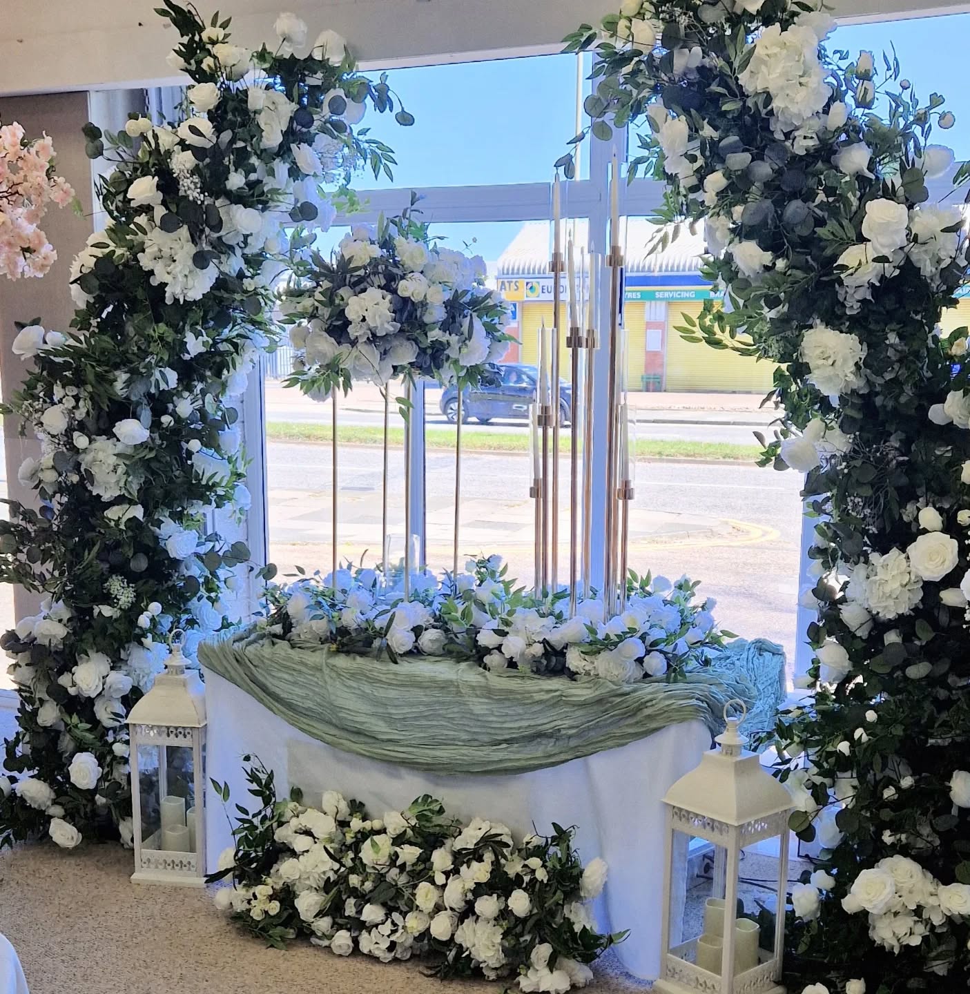 The long awaited green and white split arch has finally arrived!!! It was a perfect fit for our front window display. The showroom is open mon to sat 10am to 4pm.
#weddingarch #weddingdecor #greenwedding #floralwedding #weddingflowersdecor
