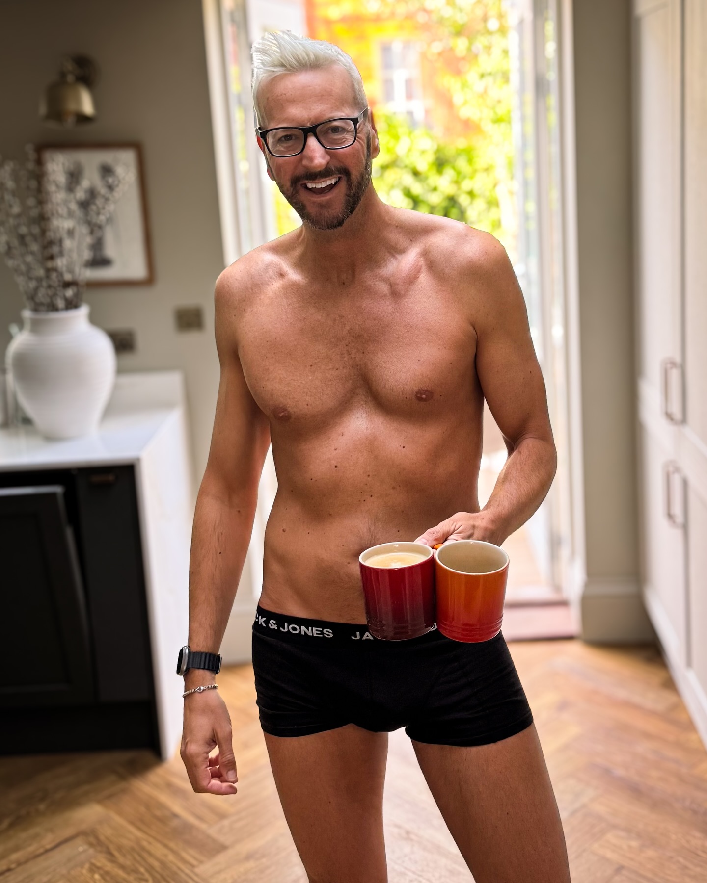 When you get coffee delivered like this…why get up?
.
.
Forgot I took this at the weekend…Matt won’t thank me as his wearing his glasses!
.
Follow @matt_and_adrian for more ❤️
.
.
Gay man bringing coffee to husband
.
.
.
#cheltenham
#cotswolds
#husband