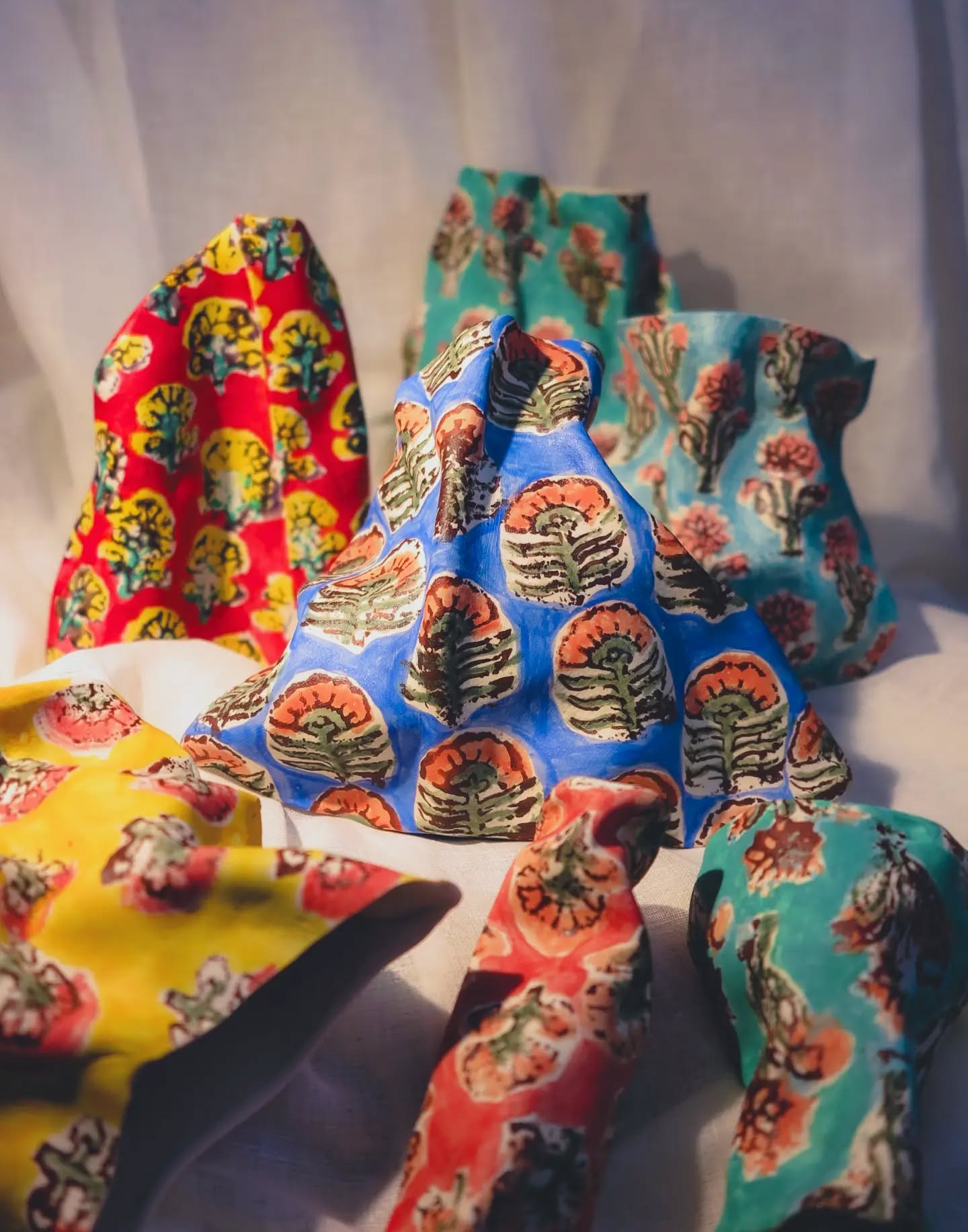 Fabric Ceramic Collection 2.0
These girls are back and this time they're here as potli vases as in little packets and pouches of sorts. Also, this time they're here to stay because I have an agenda and I'm about to turn them into lamps, hangings and other types of decor. Watch this space and shoot to me any ideas you have of your own!
#fabricdesign #fabricart #ceramicsculptures #ceramic #sculptureart