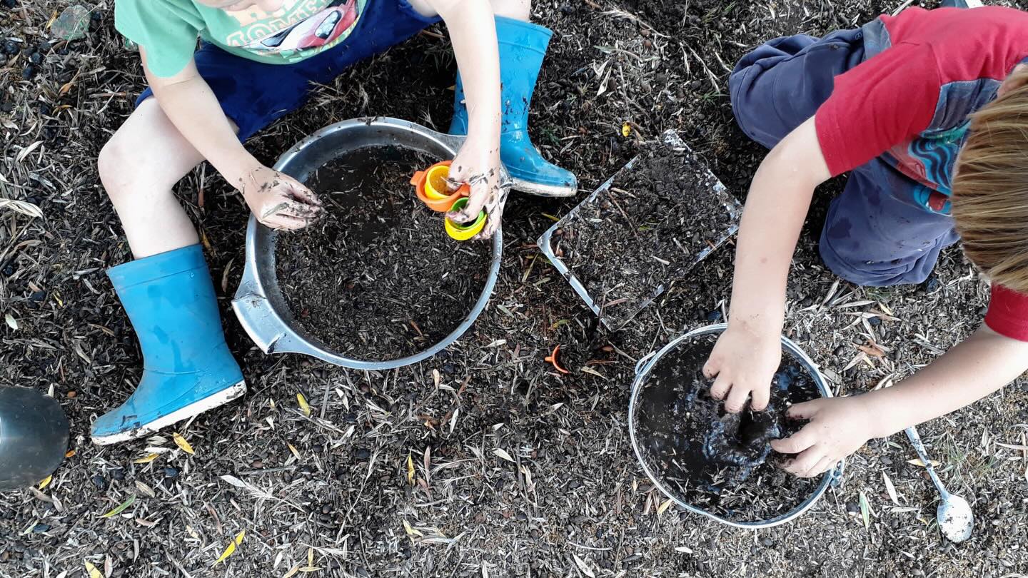 “In the spring, at the end of the day, you should smell like dirt.” - Margaret Atwood
#QuoteOfTheDay #MargaretAtwood #SafeSoilUK #SpringGarden #SpringQuotes