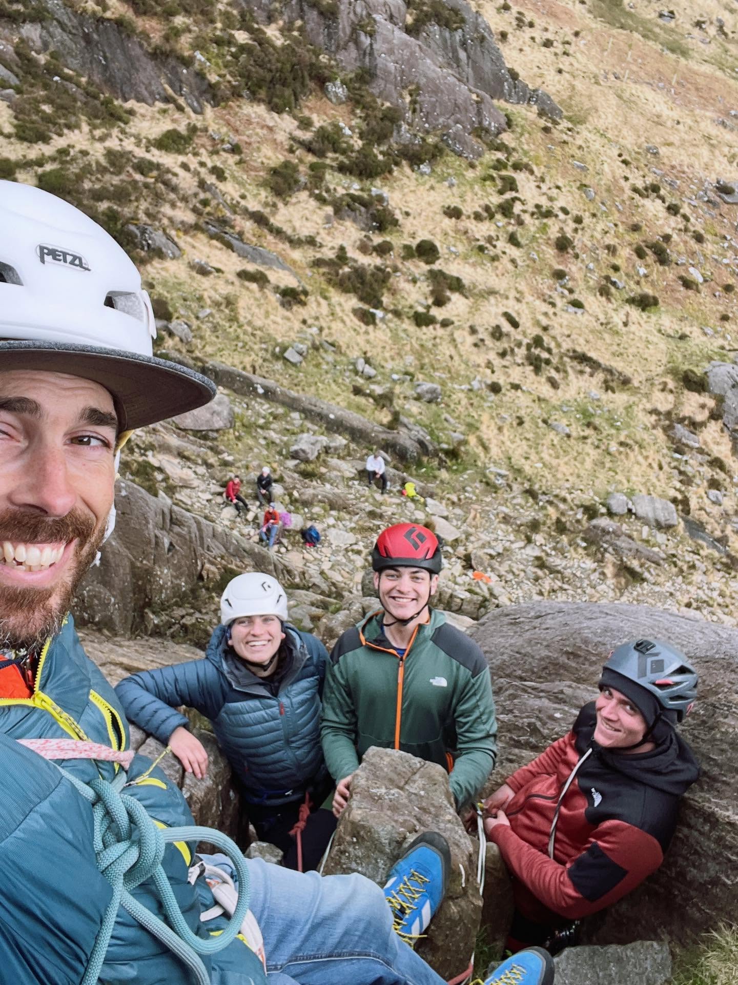 This weekend’s work featured no stacked nuts just teaching nice simple and robust techniques so this team can go and have their own adventures 💪
A two day bespoke course for Ella, Matthew & Sam looking at all sorts such as safe belaying, placing gear, building belays, setting up their own abseils and of course lots of laughs.
A mega weekend. Whilst I enjoy doing social media and YouTube, I LOVE teaching people new skills and techniques out in real rock 🙌
#smile #cheese #climb #cymru #bankholiday